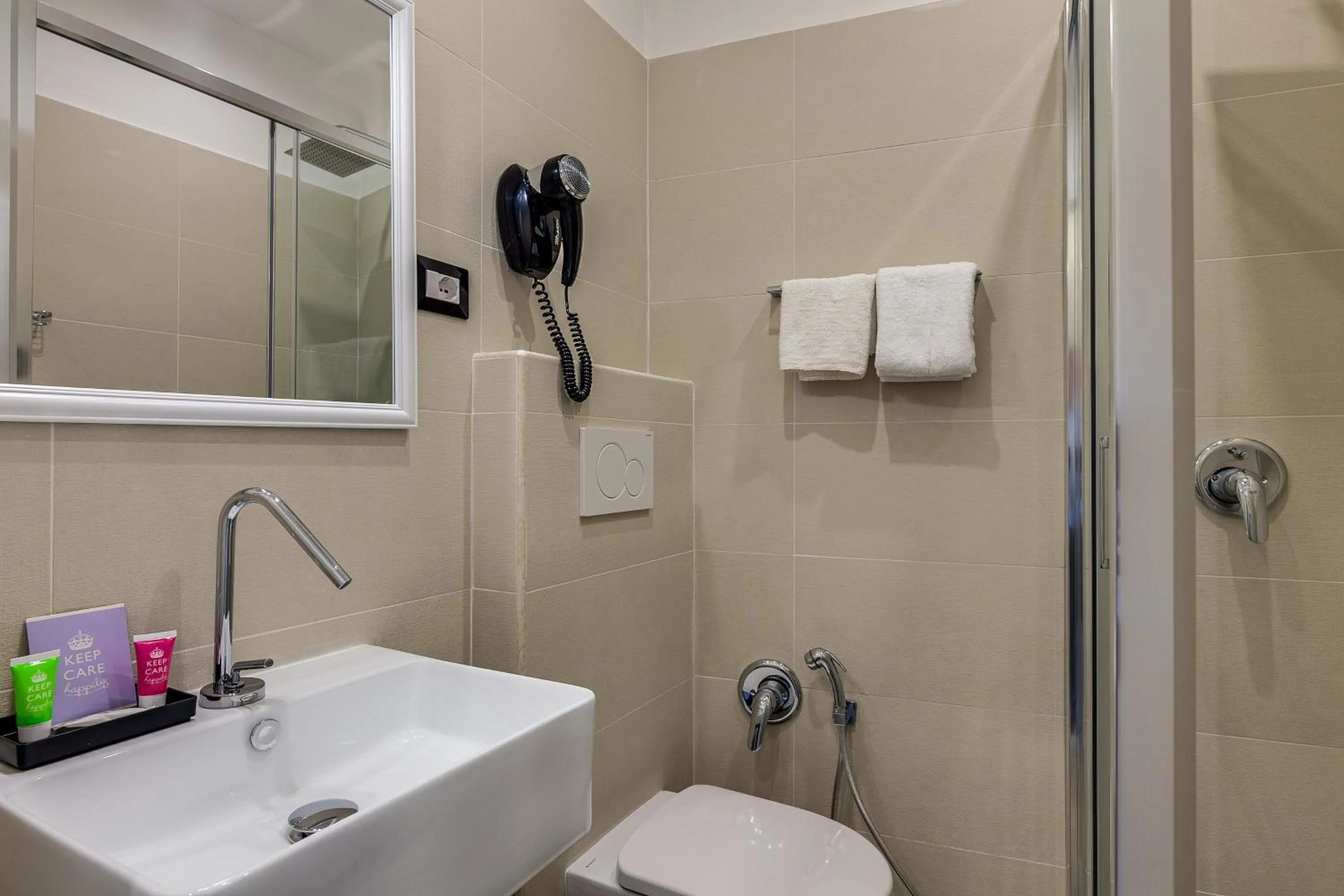 Shower in Habitat Monti