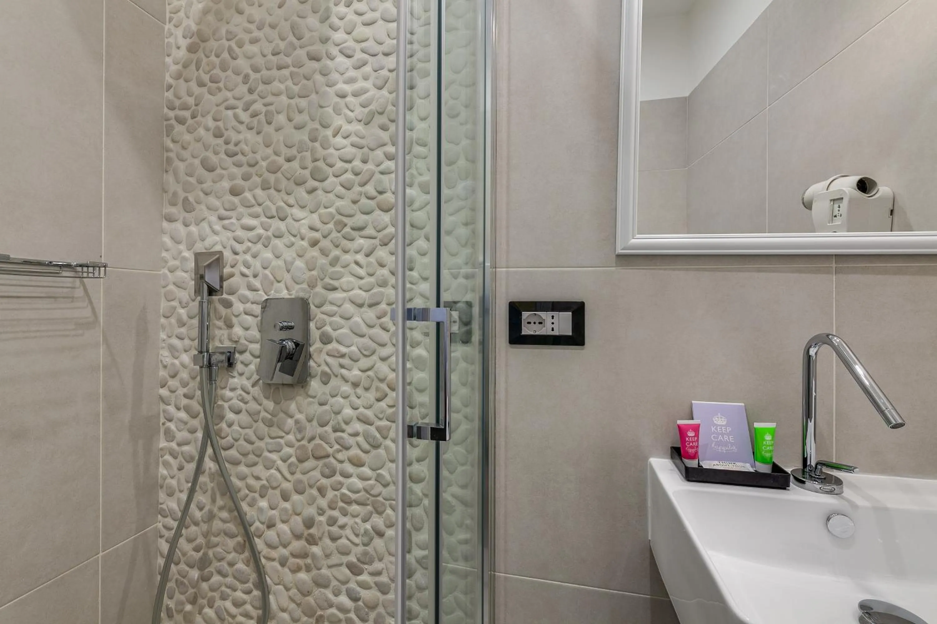 Bathroom in Habitat Monti