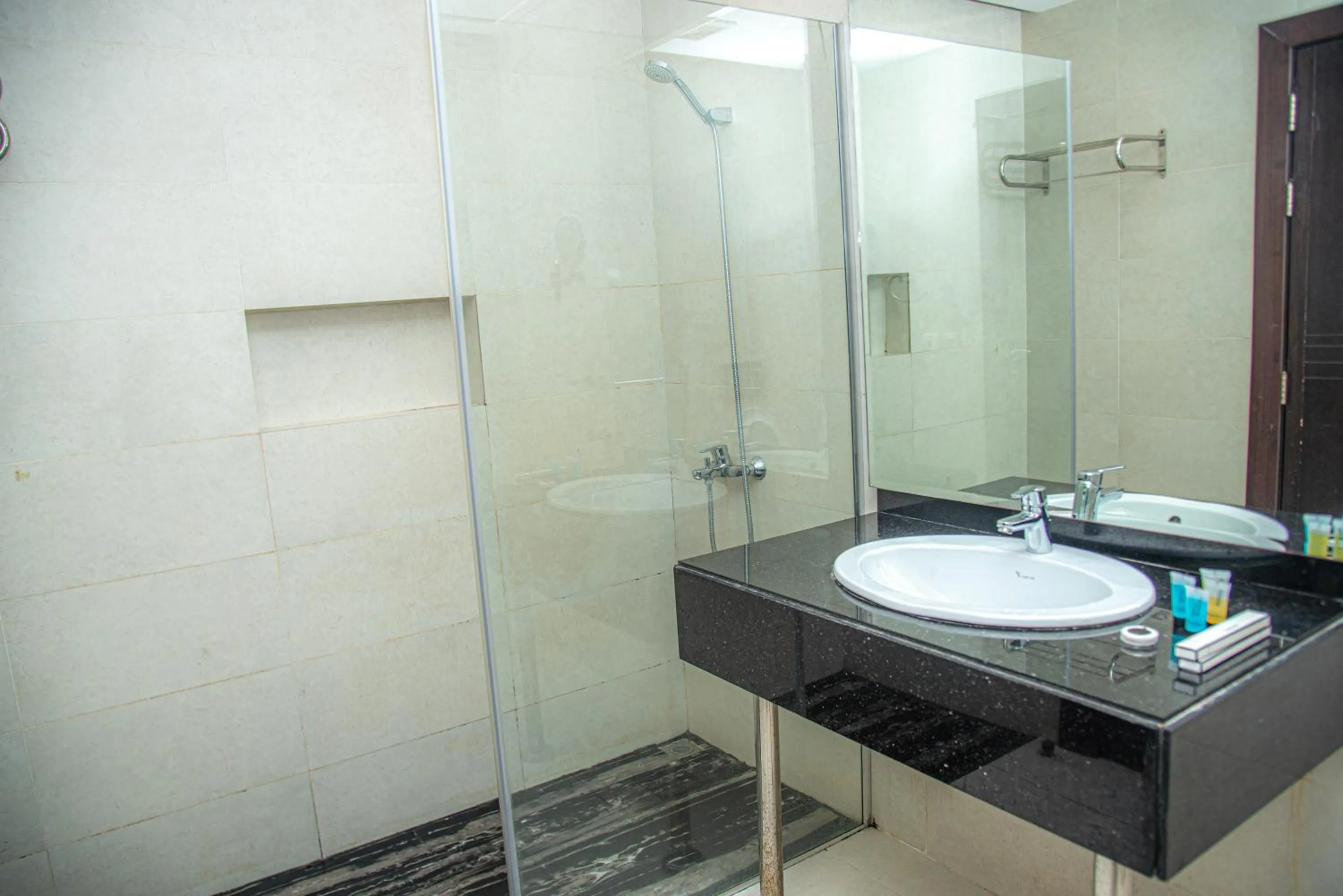 Mora Hotel By Pioneer