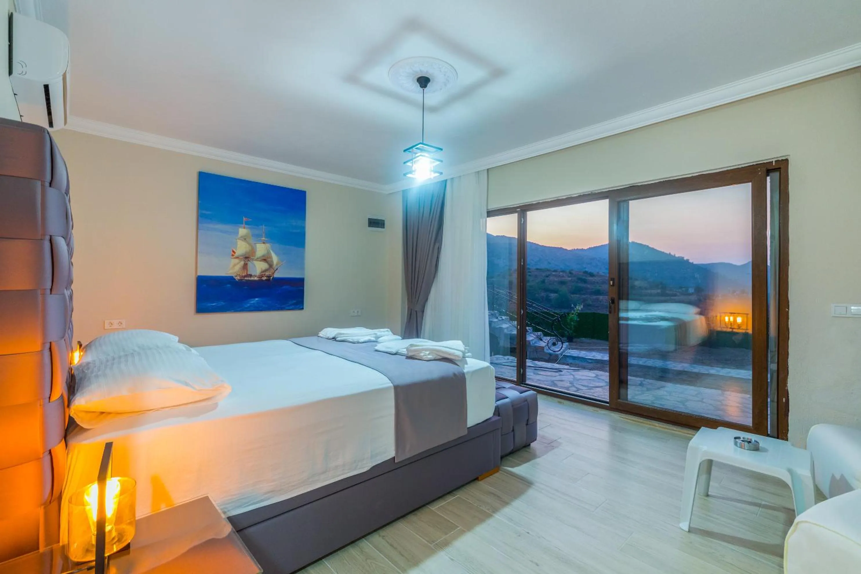 Photo of the whole room, Bed in Selimiye Lime Garden