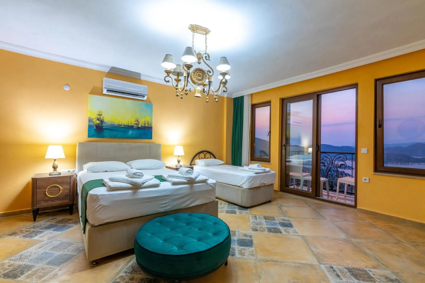 Photo of the whole room, Bed in Selimiye Lime Garden