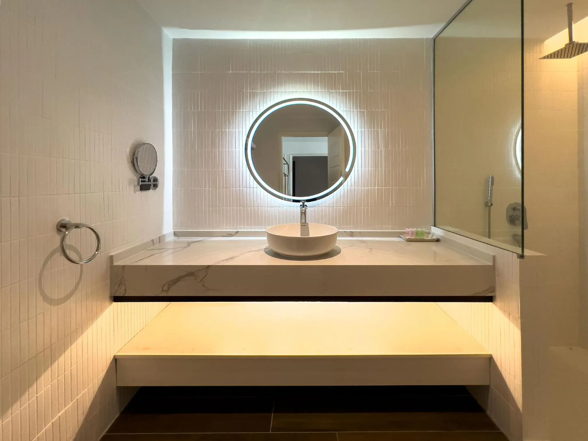 Shower in Hotel Seri Costa