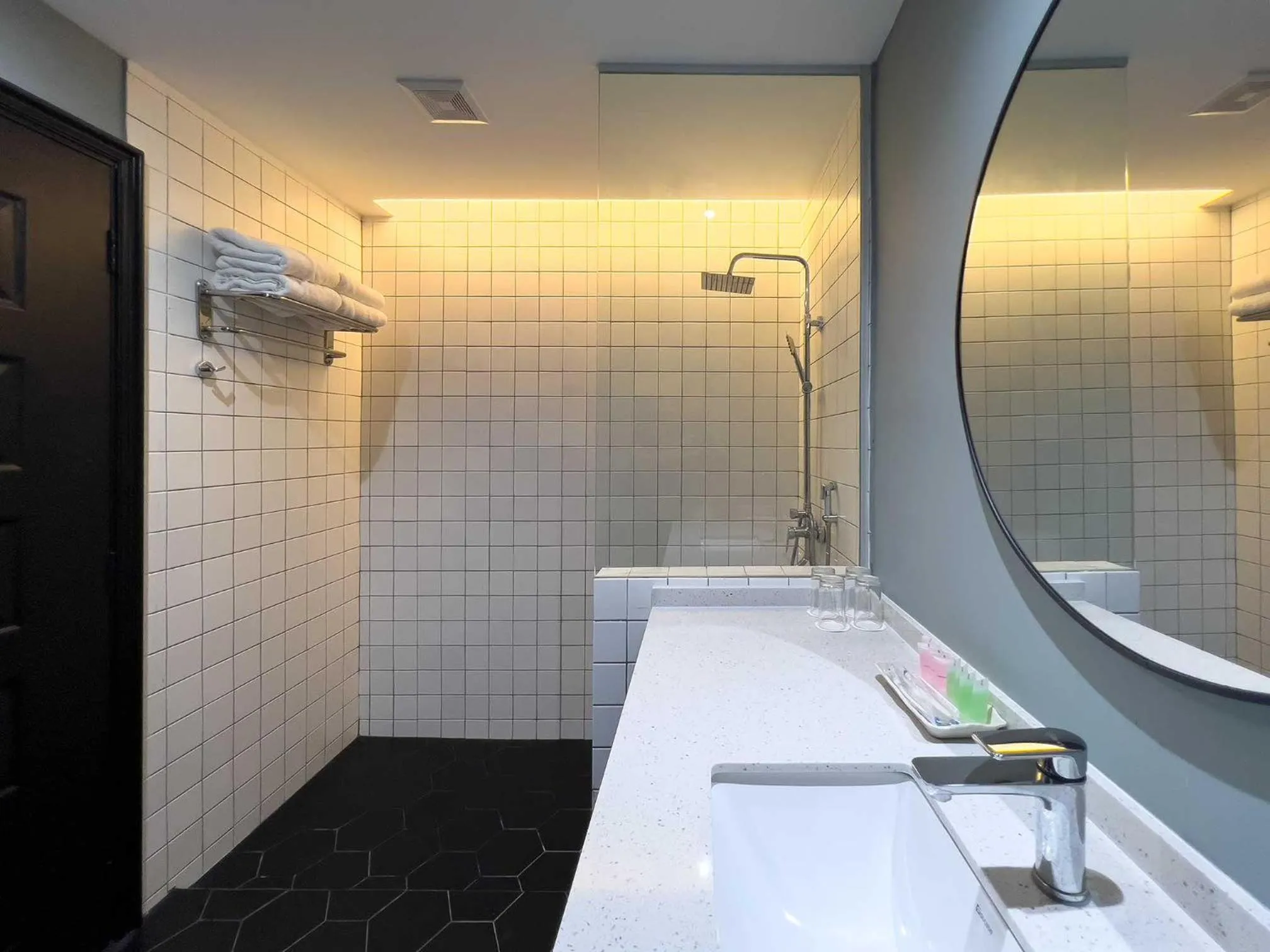 Bath in Hotel Seri Costa