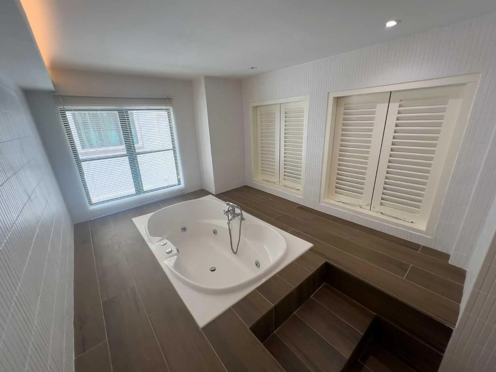 Bath in Hotel Seri Costa