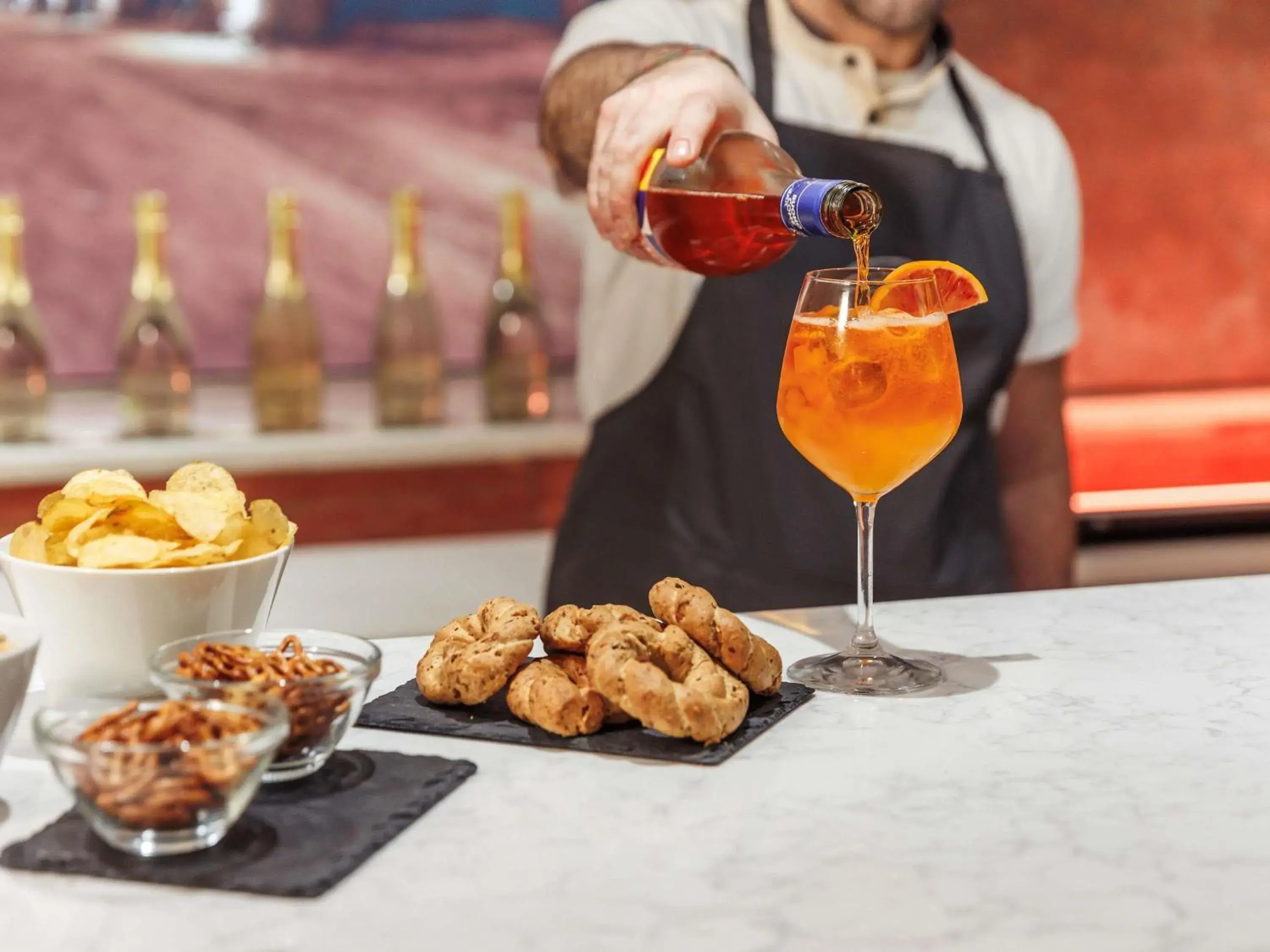 Lounge or bar in Mercure Napoli Centro Angioino Lounge or bar in Mercure Napoli Centro Angioino