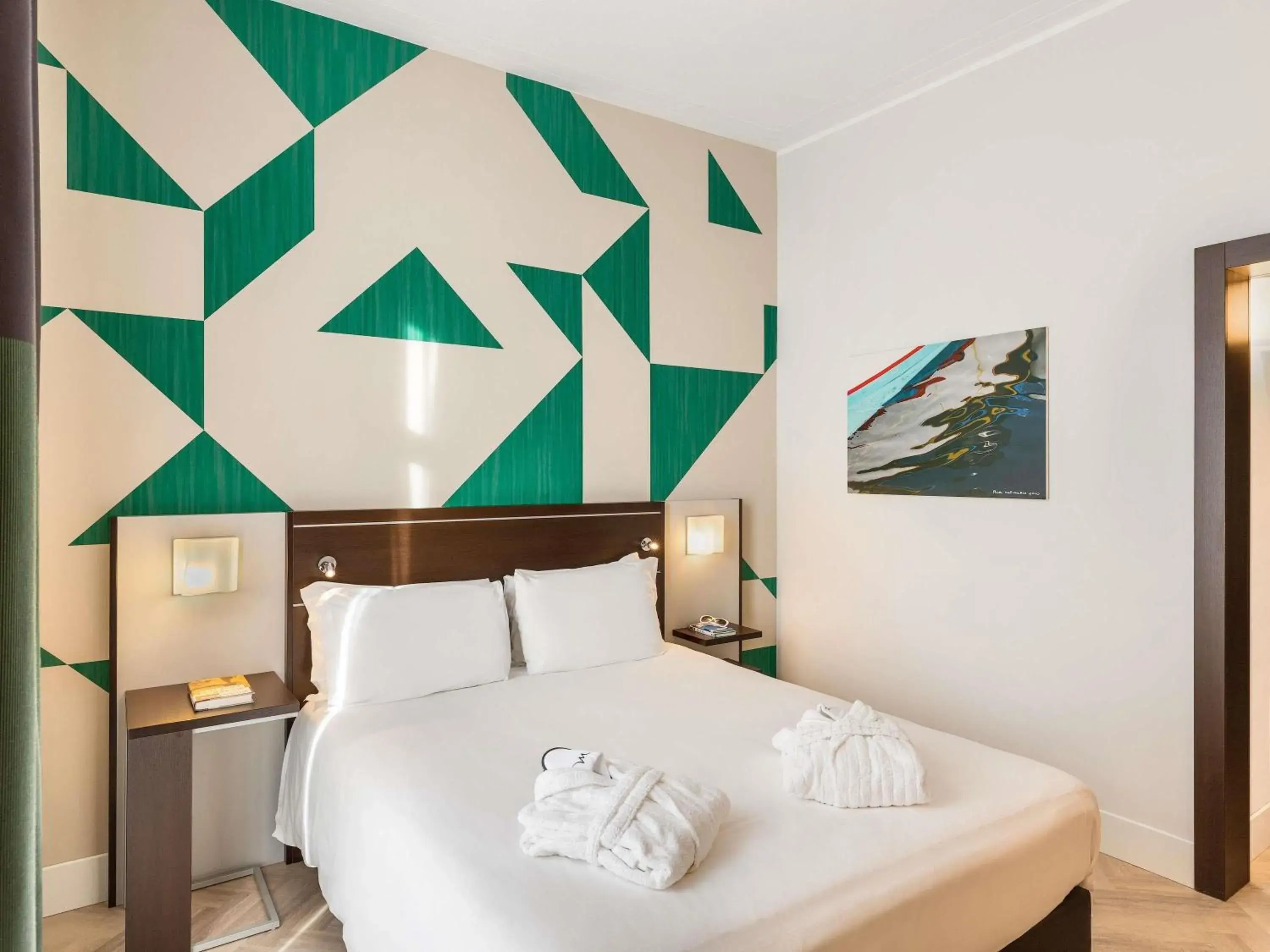 Bedroom, Bed in Mercure Napoli Centro Angioino Bedroom, Bed in Mercure Napoli Centro Angioino