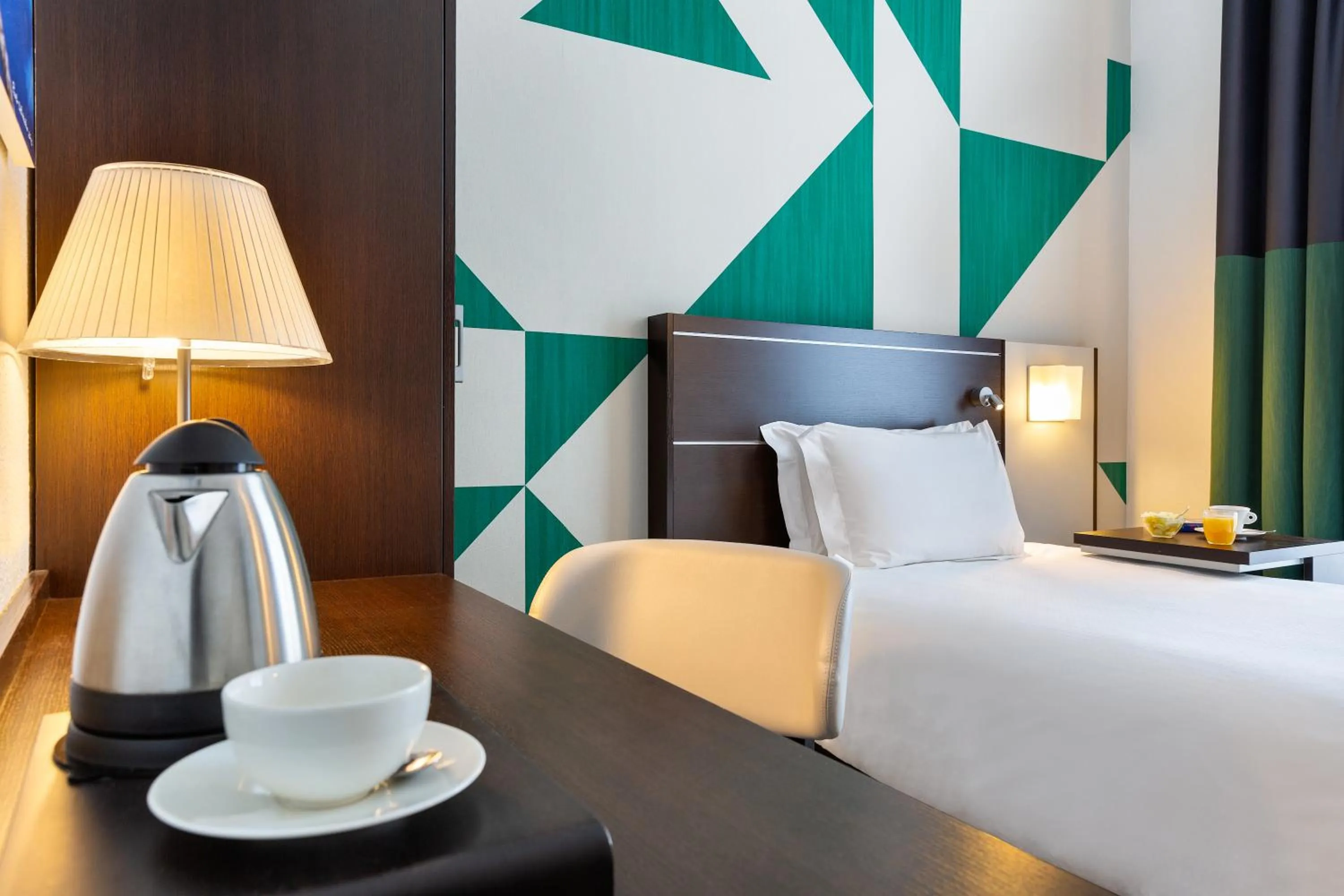 Coffee/tea facilities, Bed in Mercure Napoli Centro Angioino
