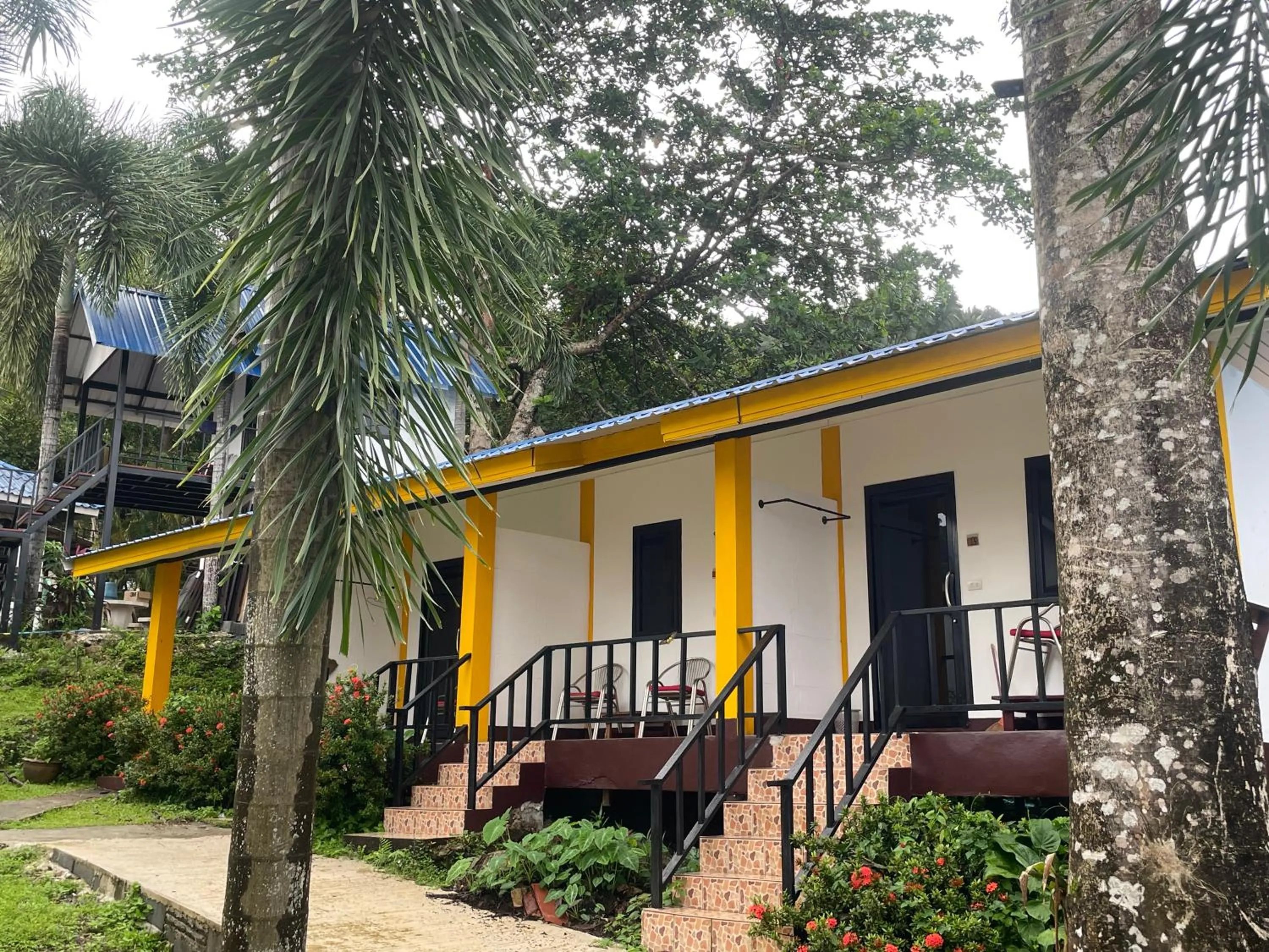 Property building in Lonely Beach Pool Resort
