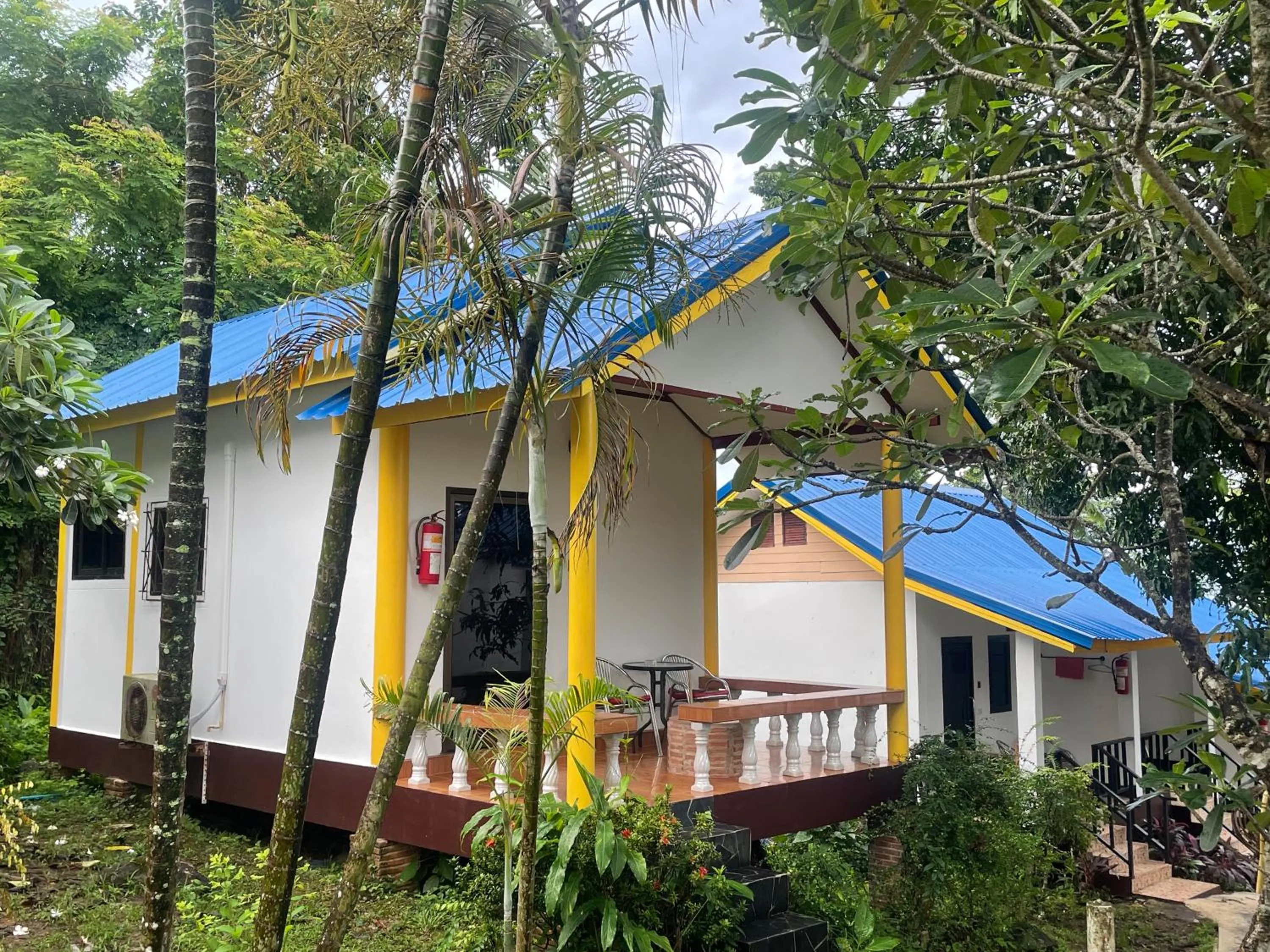 Property building in Lonely Beach Pool Resort