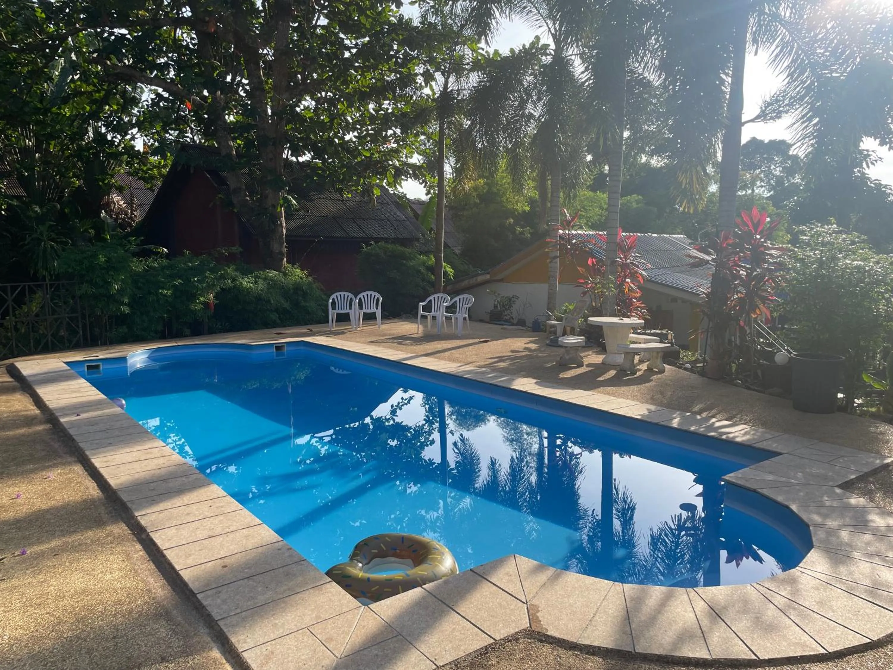 Swimming pool in Lonely Beach Pool Resort