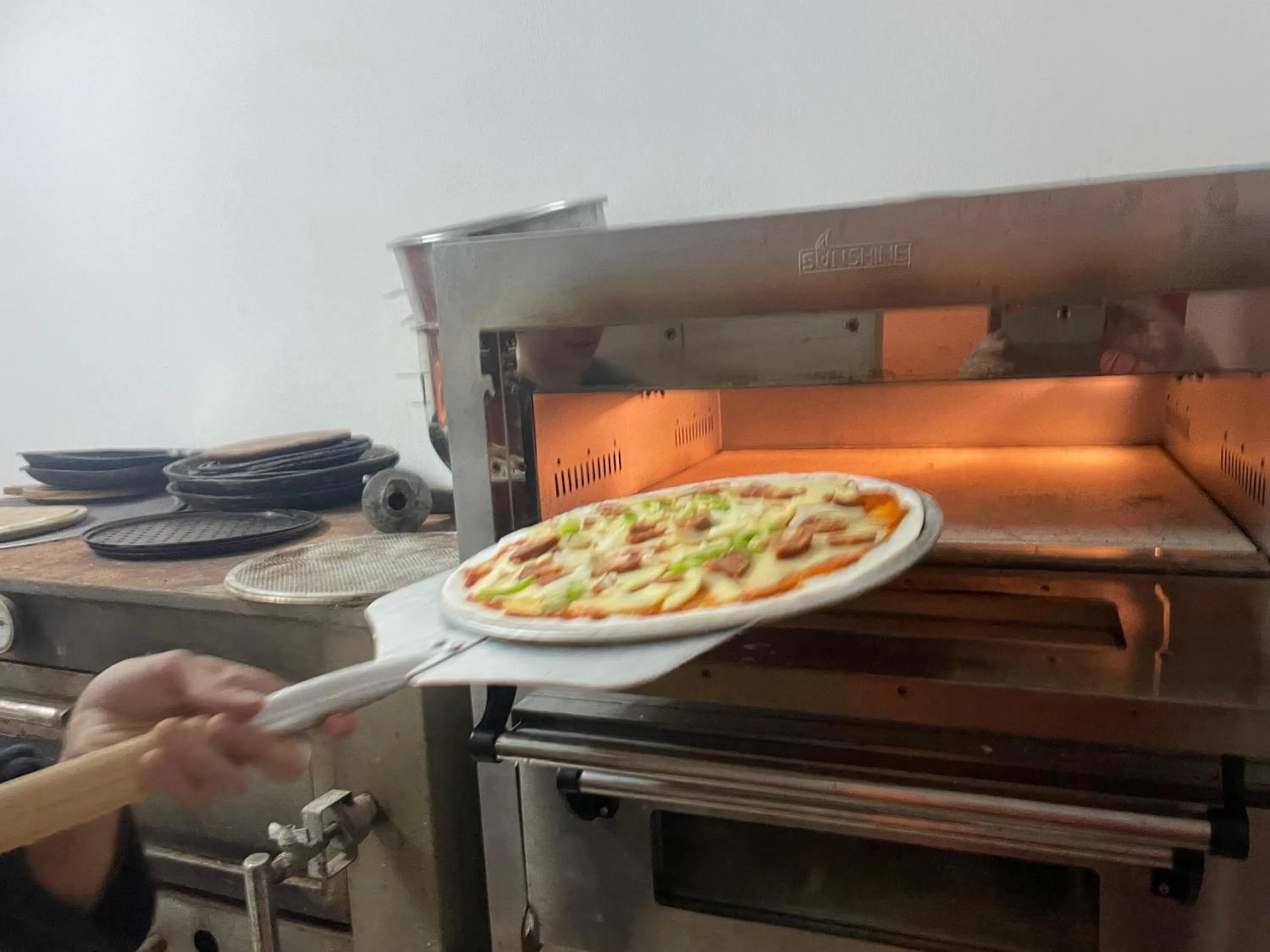 Restaurant/places to eat in Lonely Beach Pool Resort