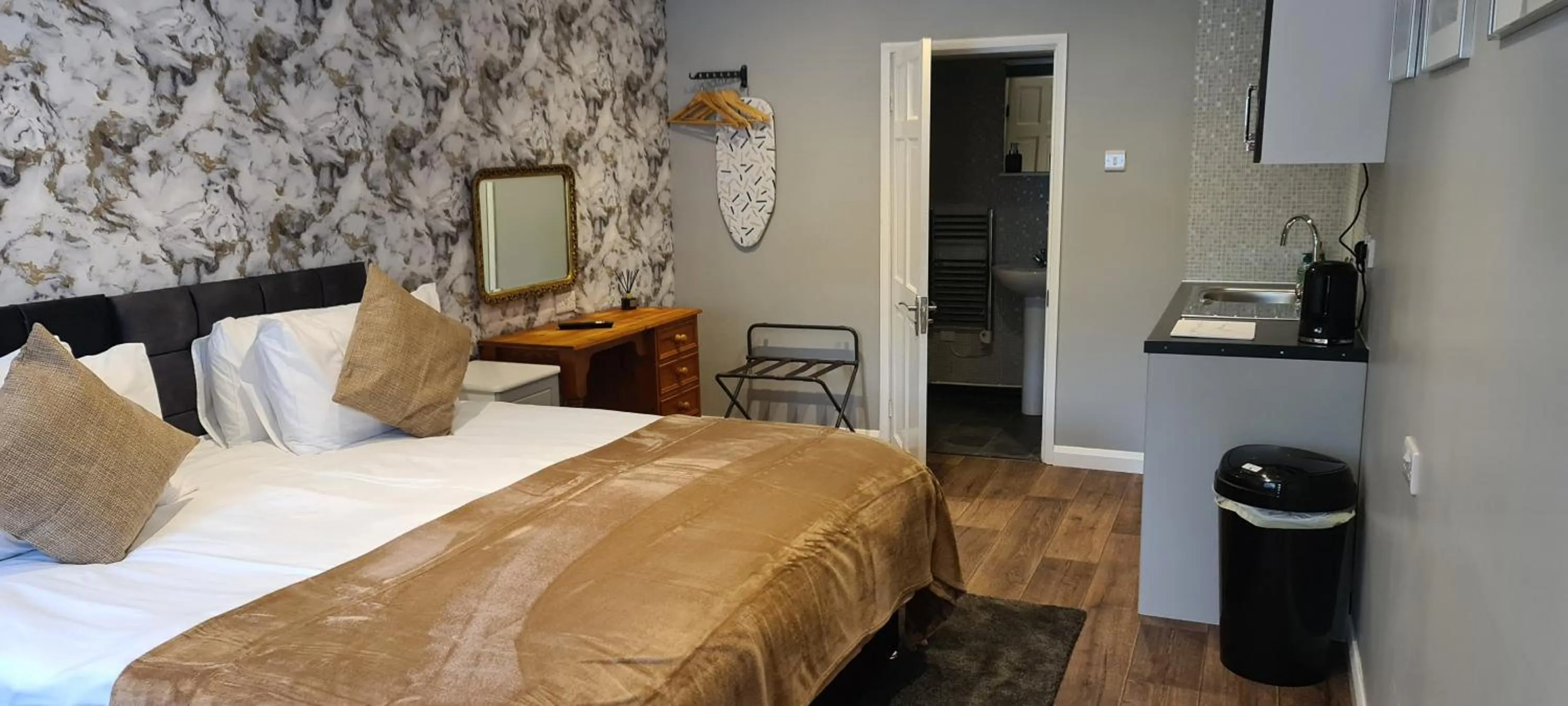 Photo of the whole room, Bed in The Golf Studio Woodhall Spa