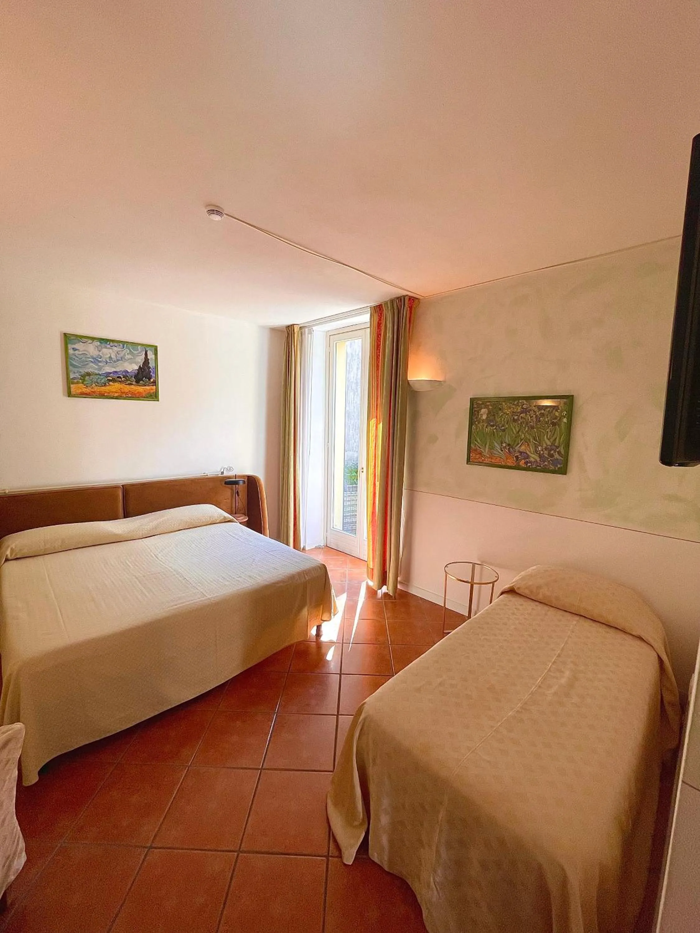 Bed in Caroline Hotel