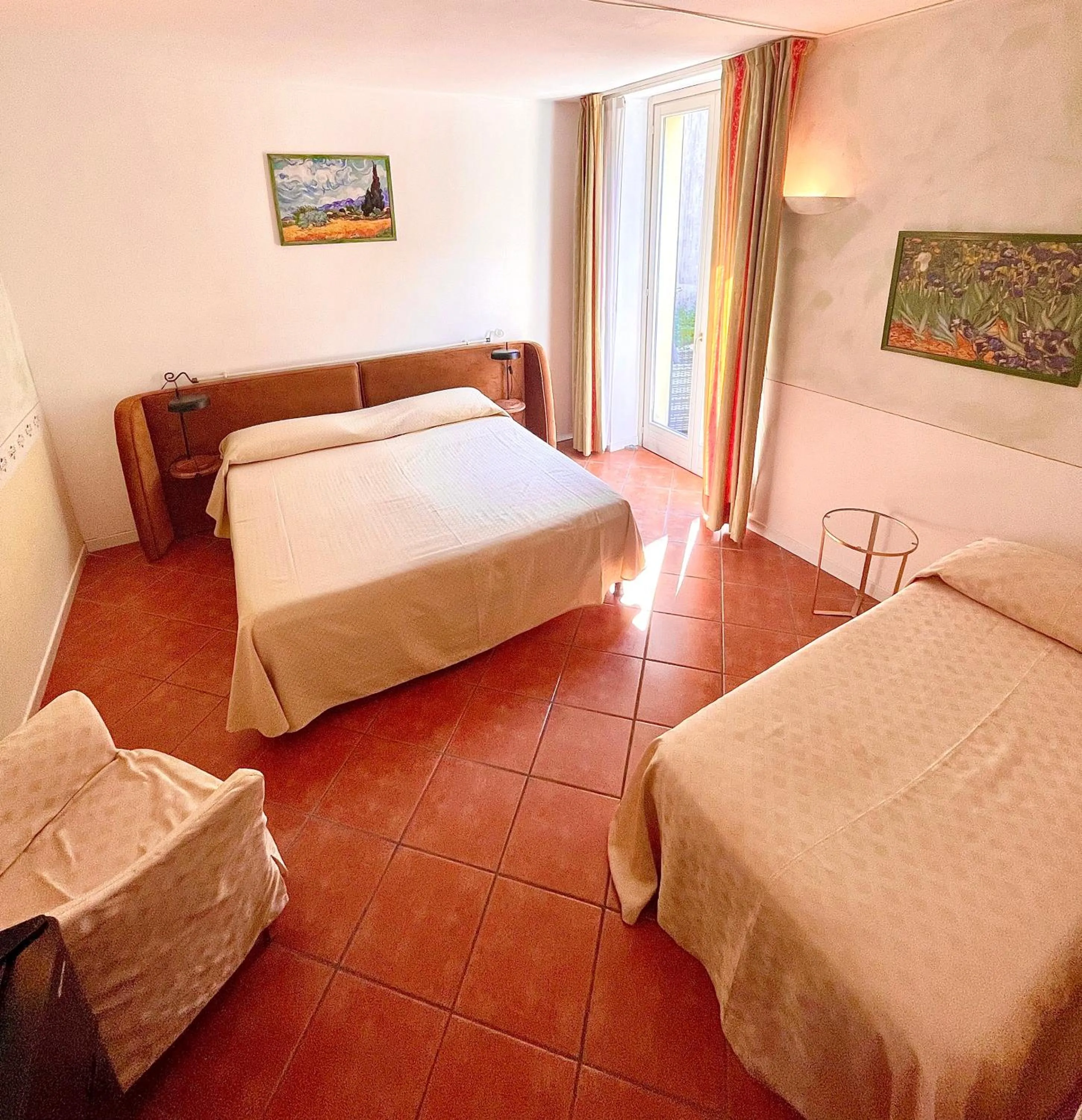 Bed in Caroline Hotel