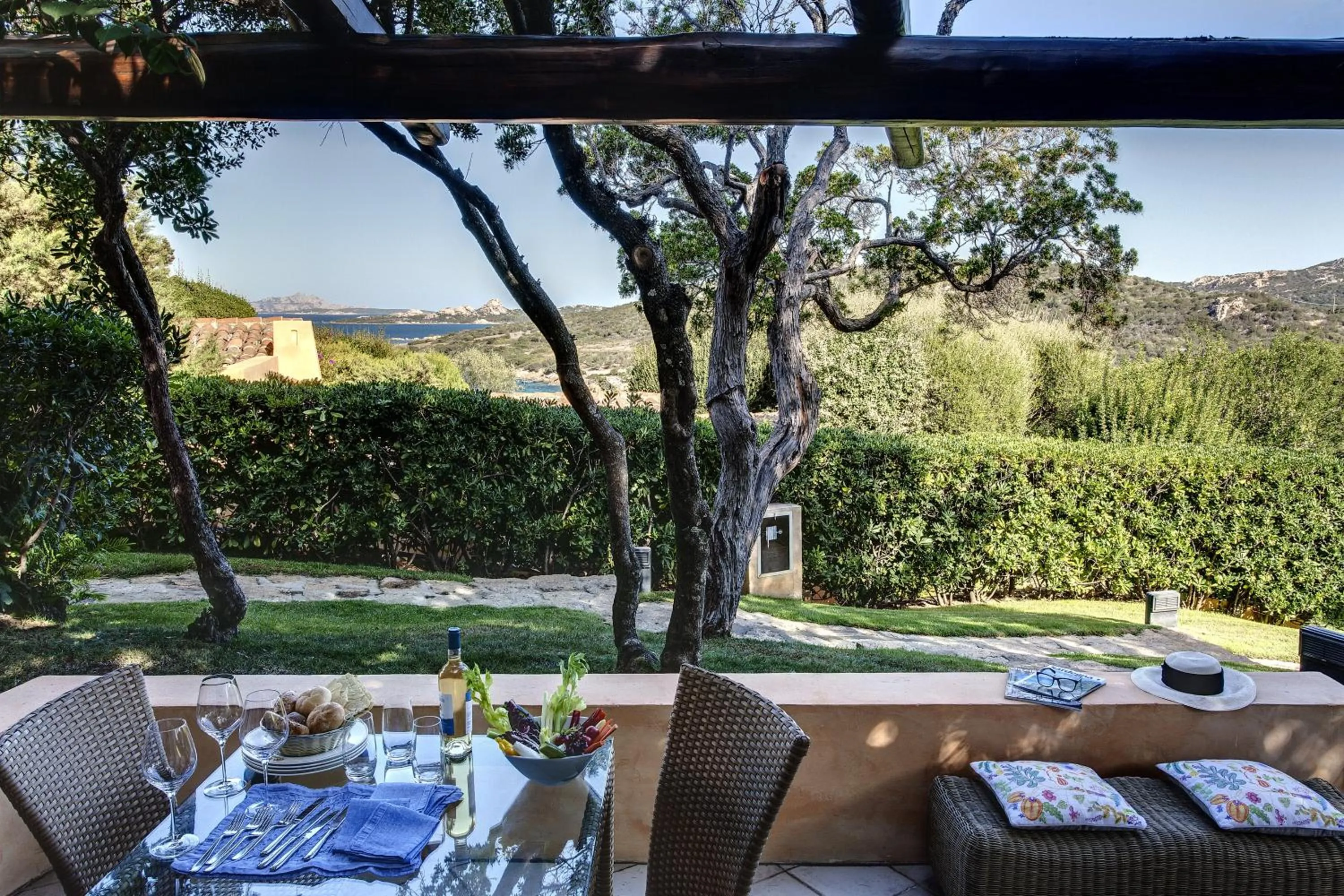 Patio in L'Ea Bianca Luxury Resort
