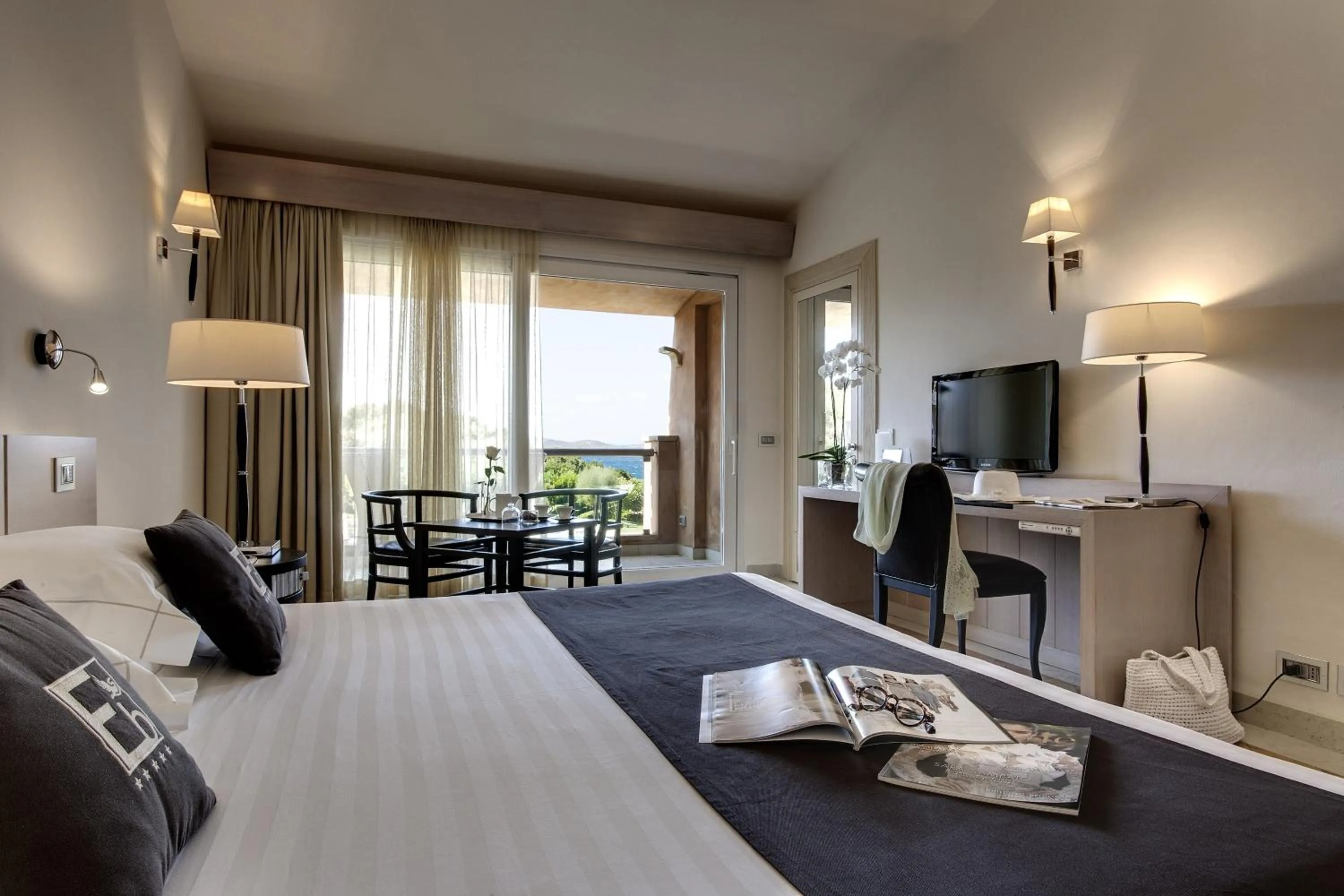 Bed in L'Ea Bianca Luxury Resort