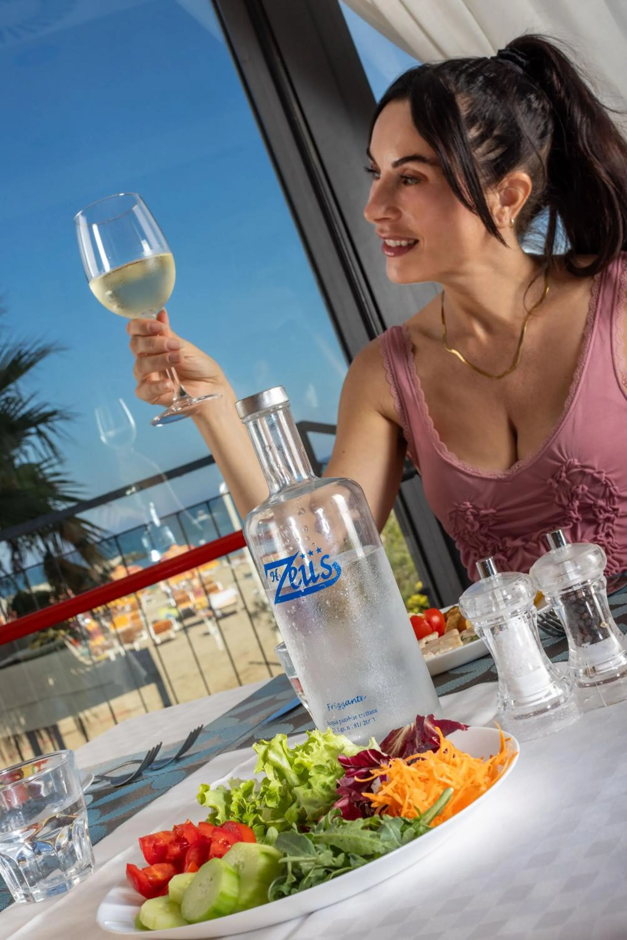 Restaurant/places to eat in Hotel Zeus