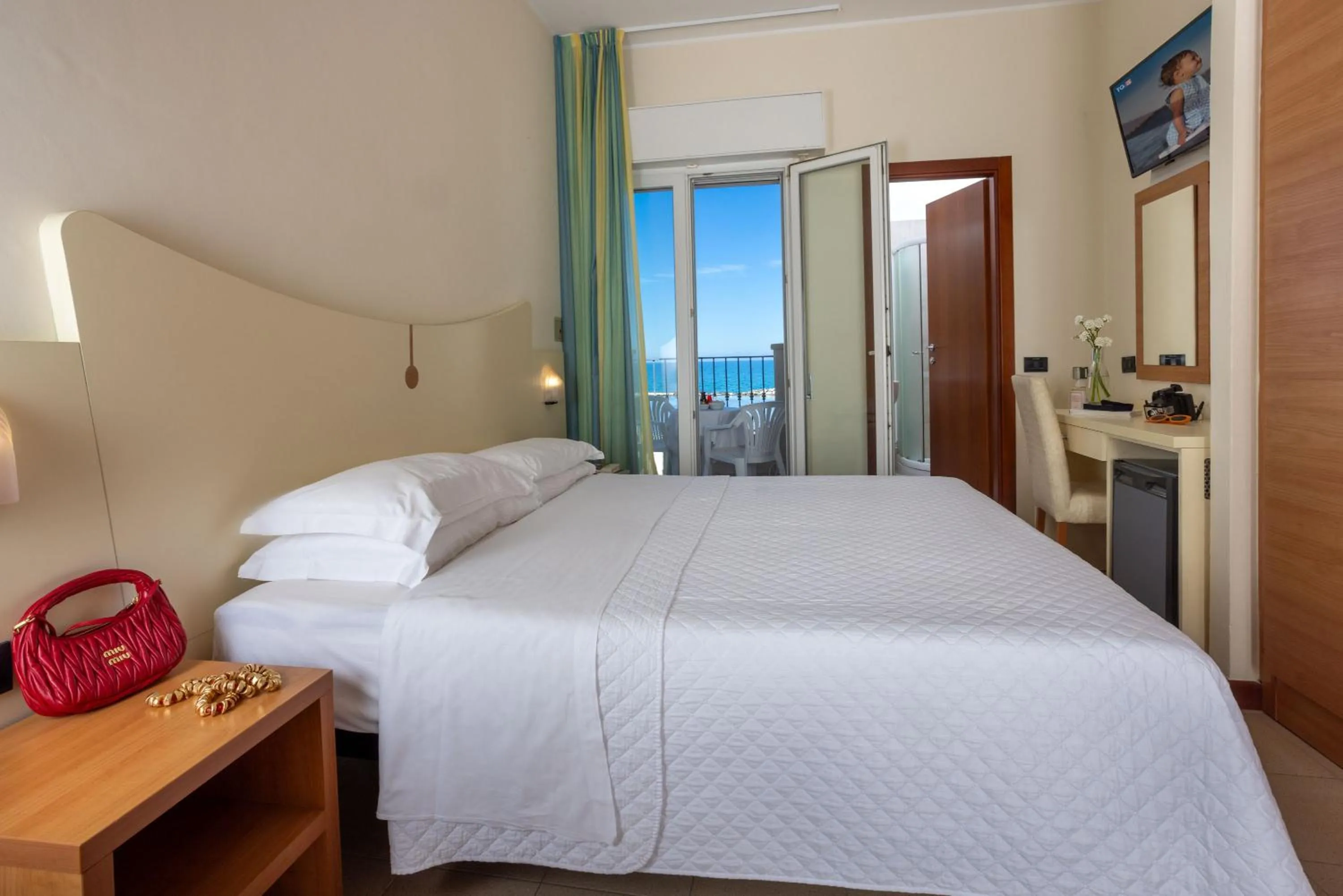 Bedroom, Bed in Hotel Zeus