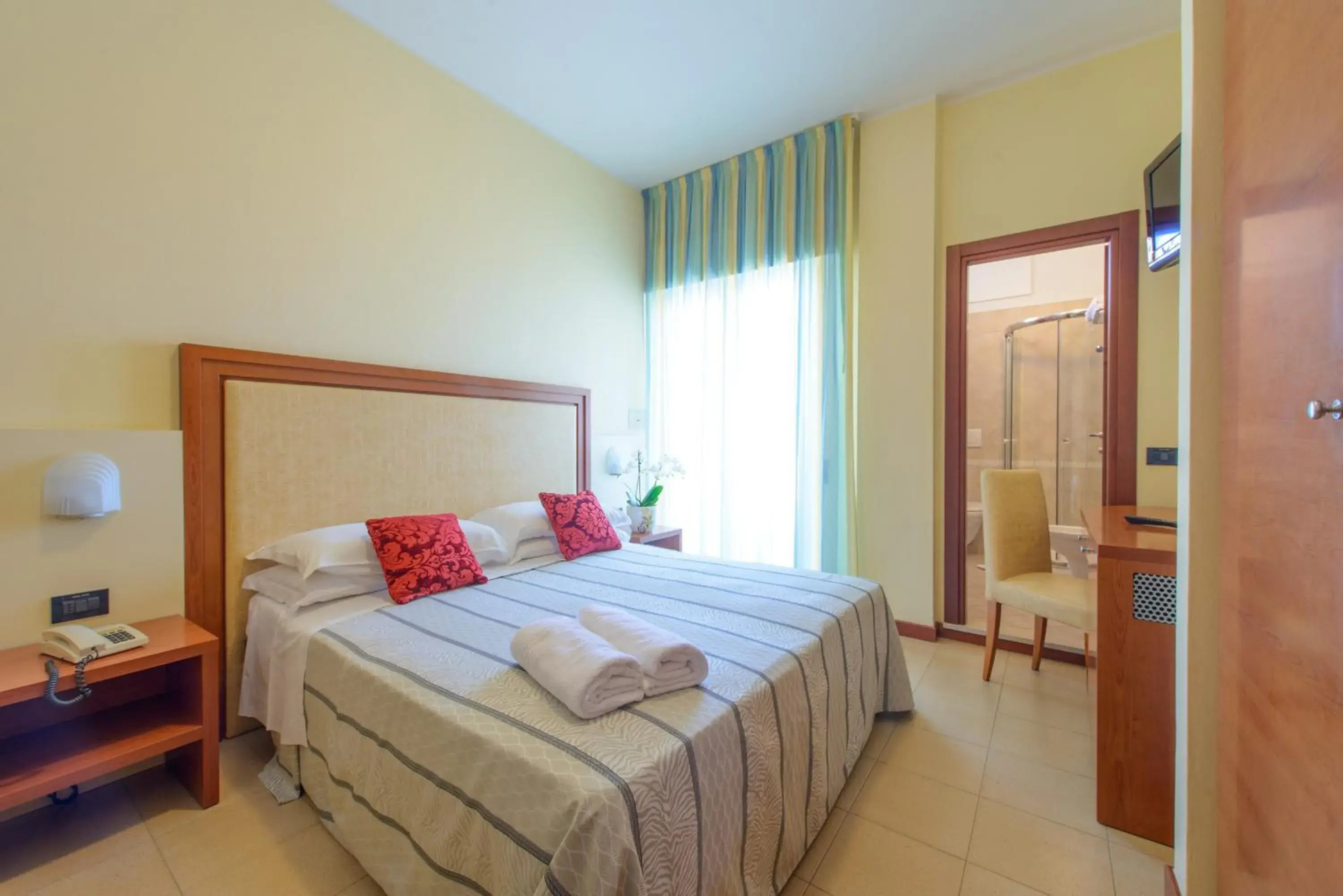 Photo of the whole room, Bed in Hotel Zeus Photo of the whole room, Bed in Hotel Zeus