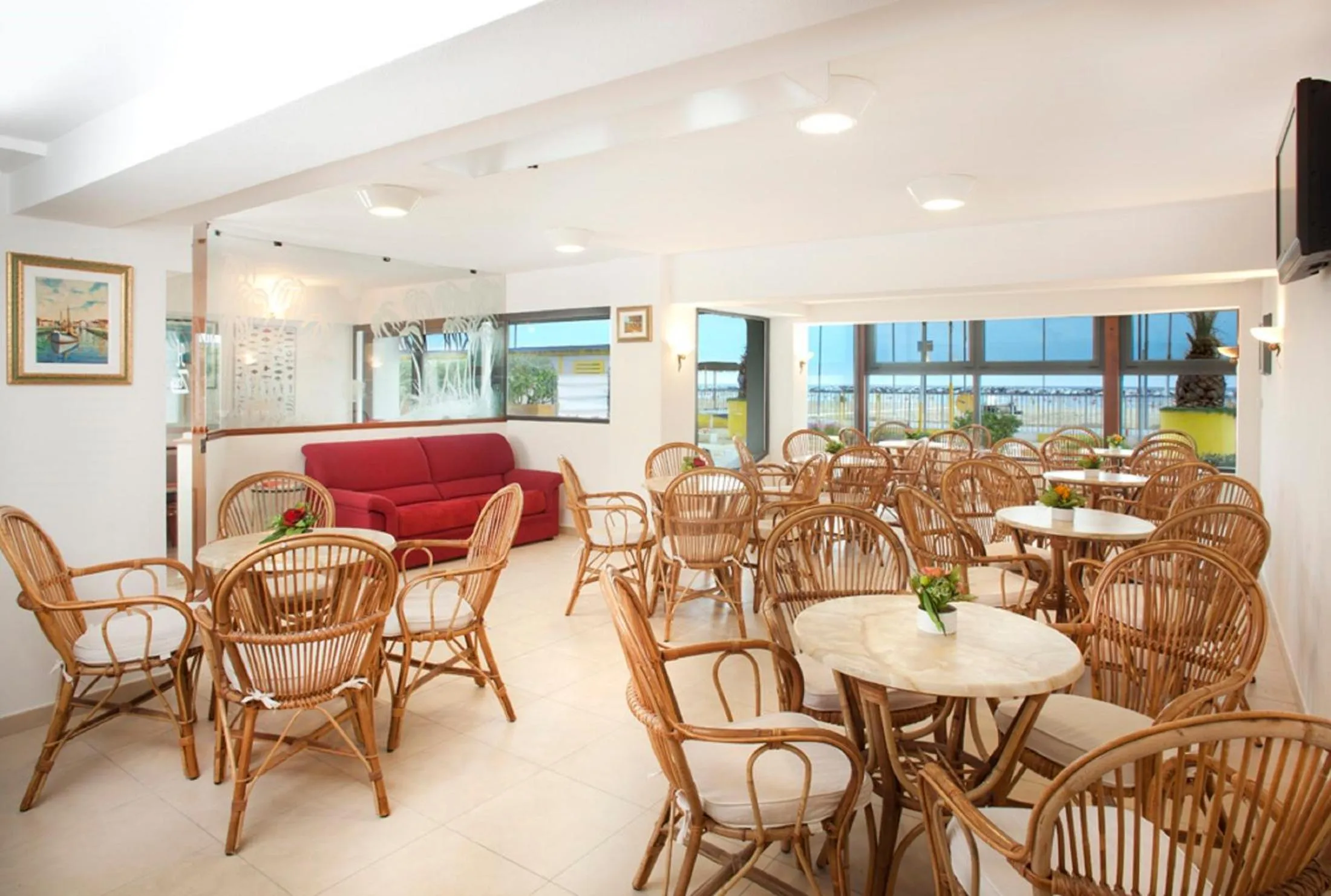 Communal lounge/ TV room in Hotel Zeus