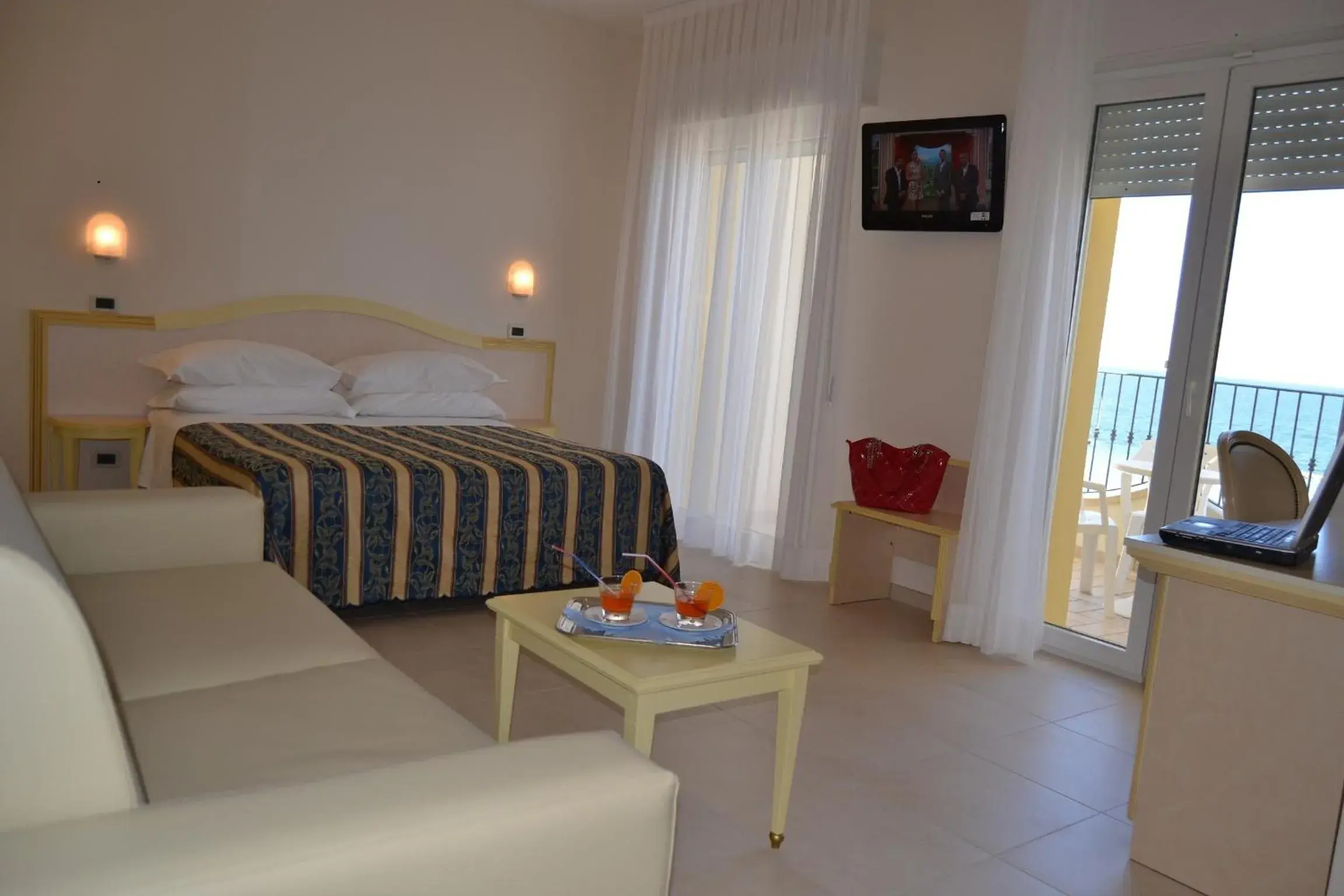 Bedroom, Bed in Hotel Zeus Bedroom, Bed in Hotel Zeus