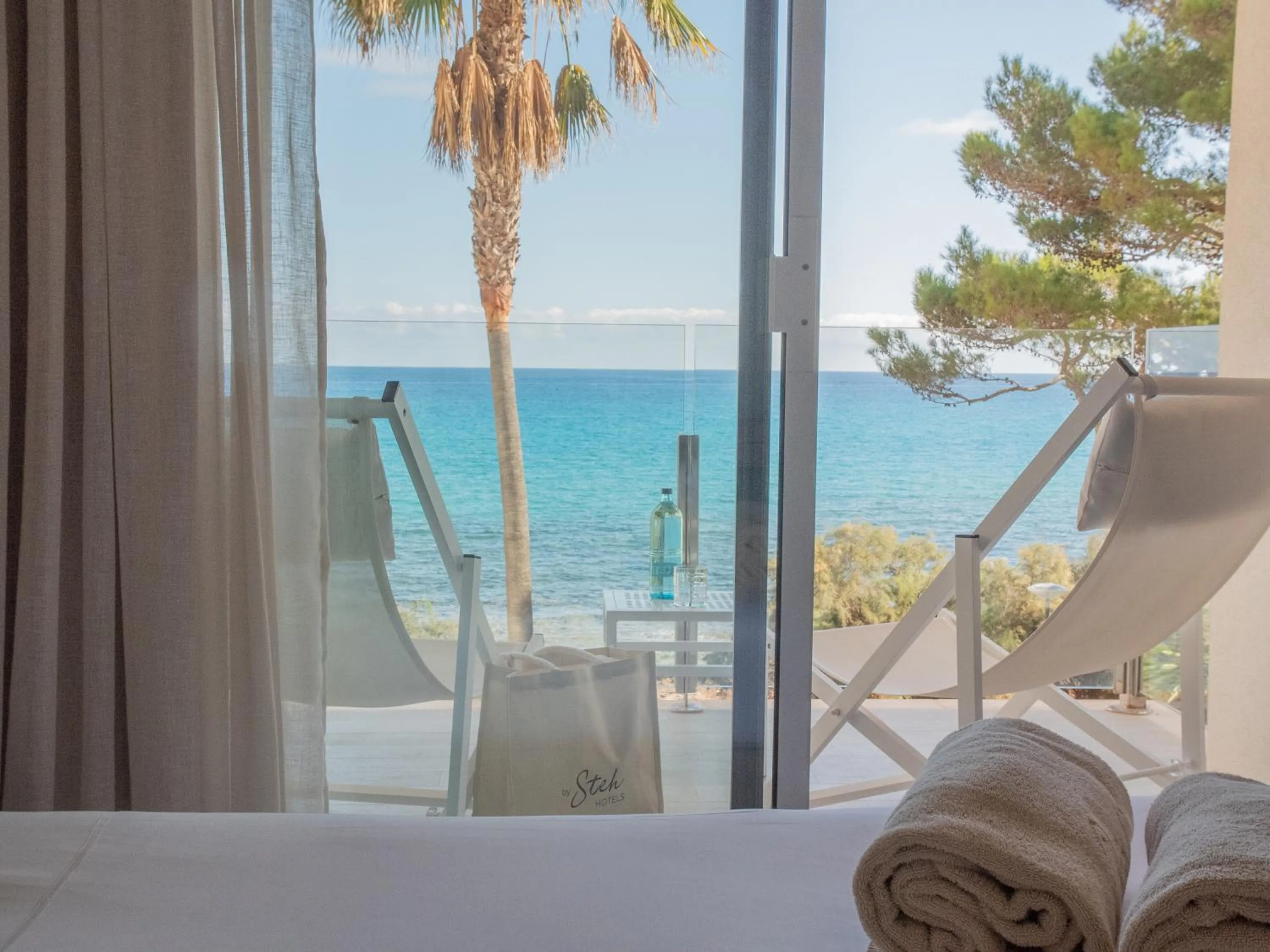 Sea view, Bed in Melbeach Hotel & Spa - Adults Only