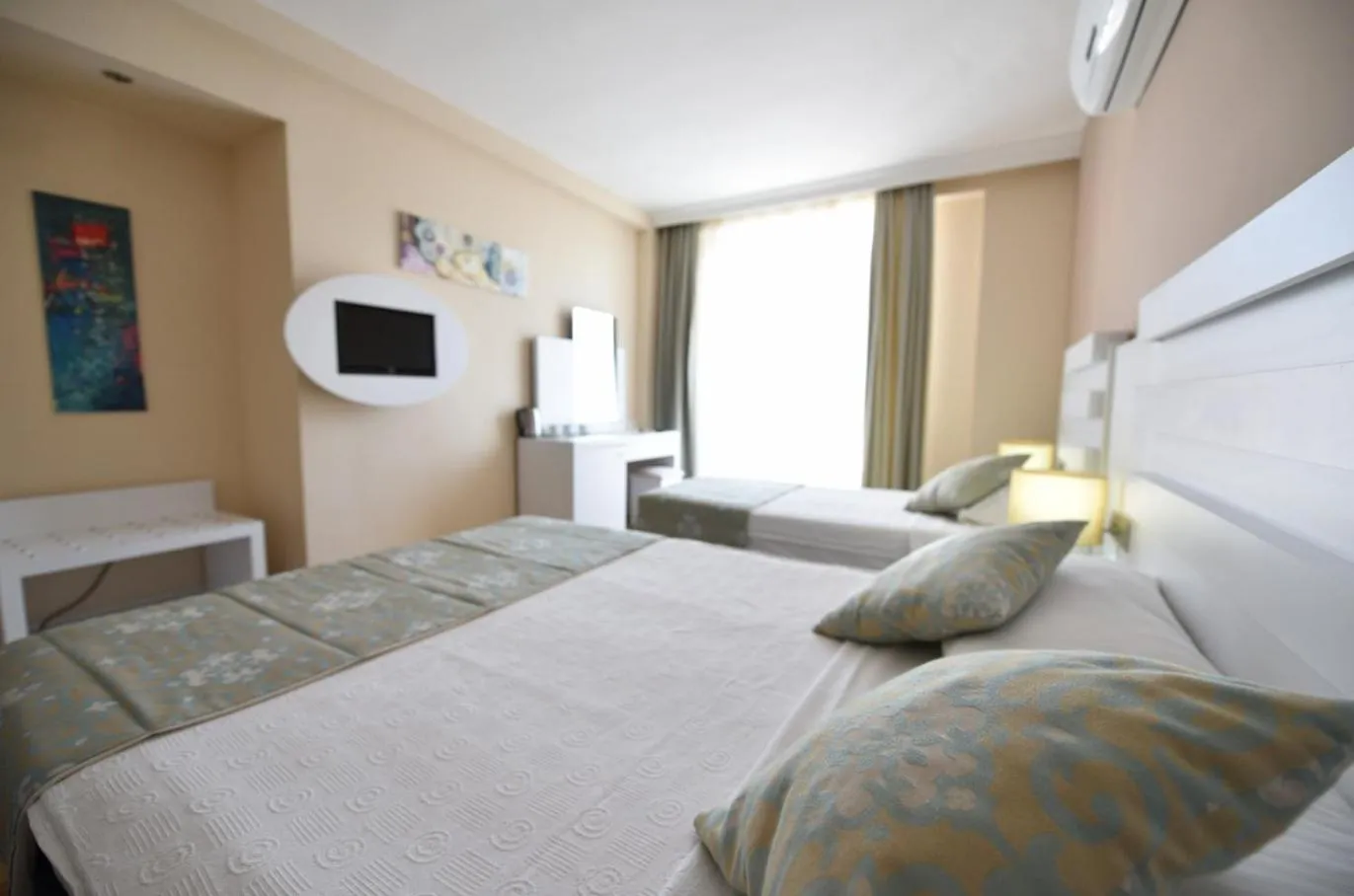 Bed in Sahra Su Holiday Village & SPA
