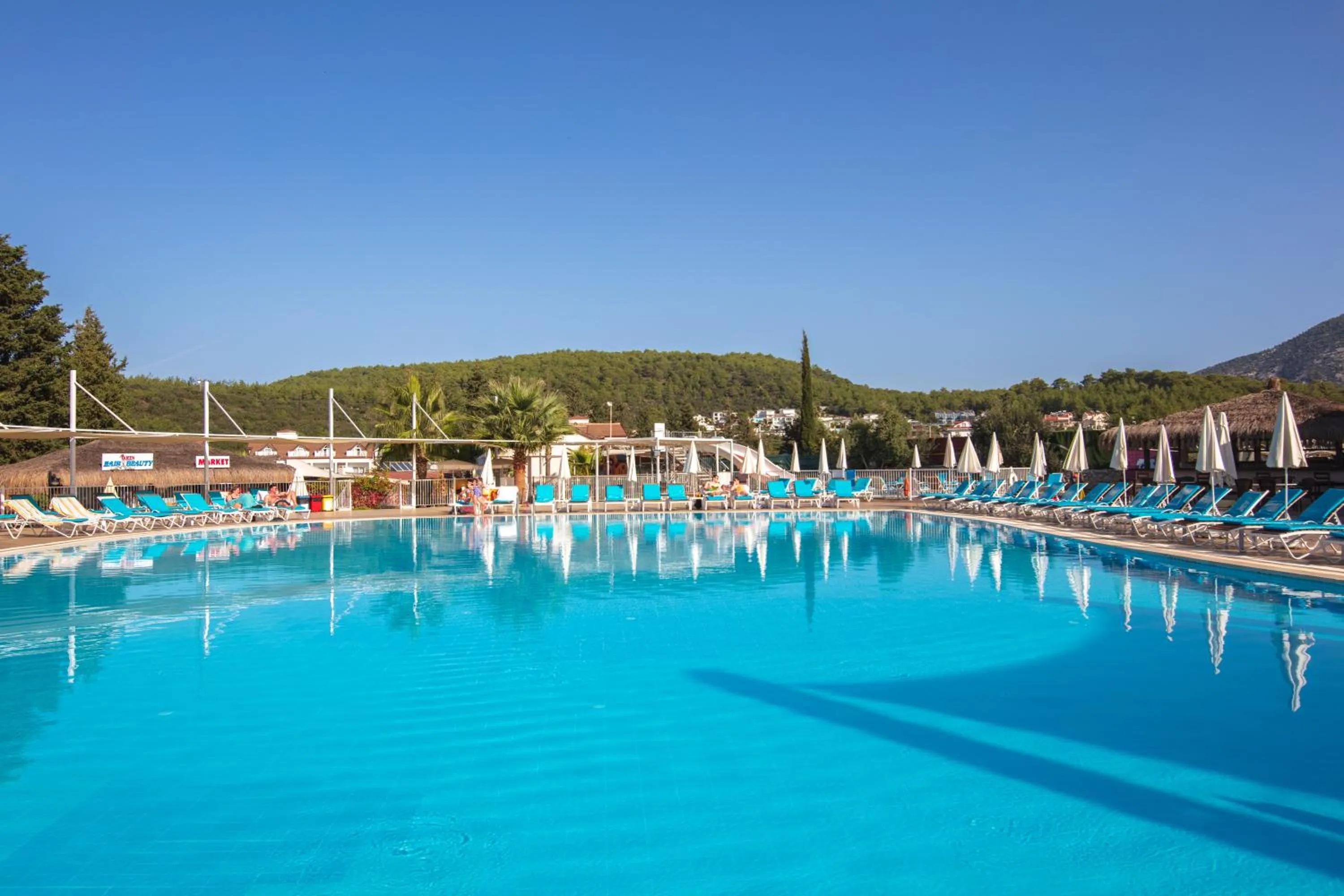 Swimming pool in Sahra Su Holiday Village & SPA