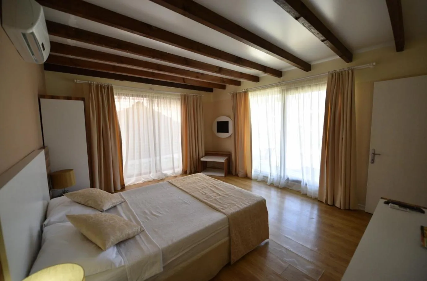 Bed in Sahra Su Holiday Village & SPA