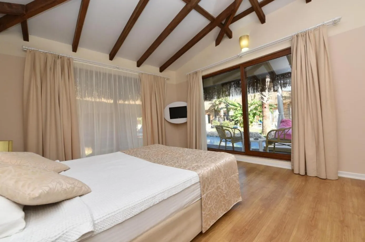 Bed in Sahra Su Holiday Village & SPA