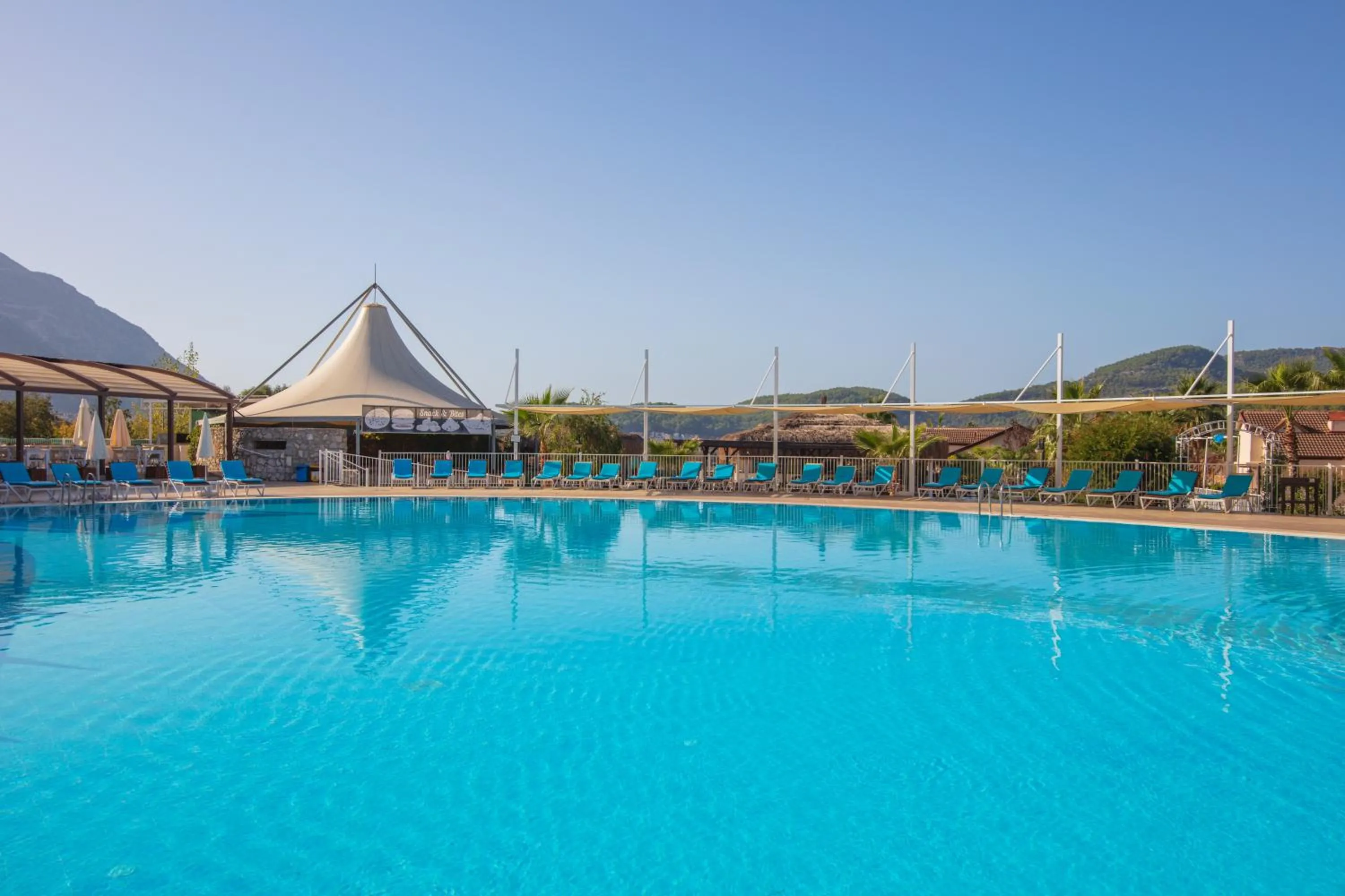 Swimming pool in Sahra Su Holiday Village & SPA