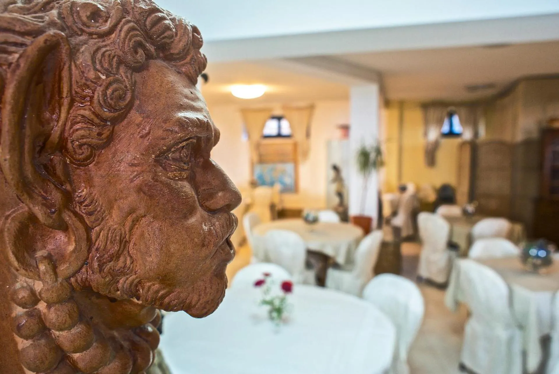 Restaurant/places to eat in Villa Sarina