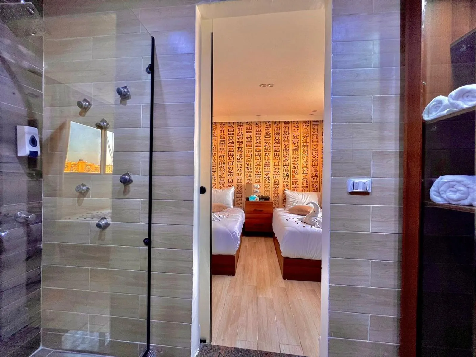 Bathroom, Bed in Pyramids View Guest House