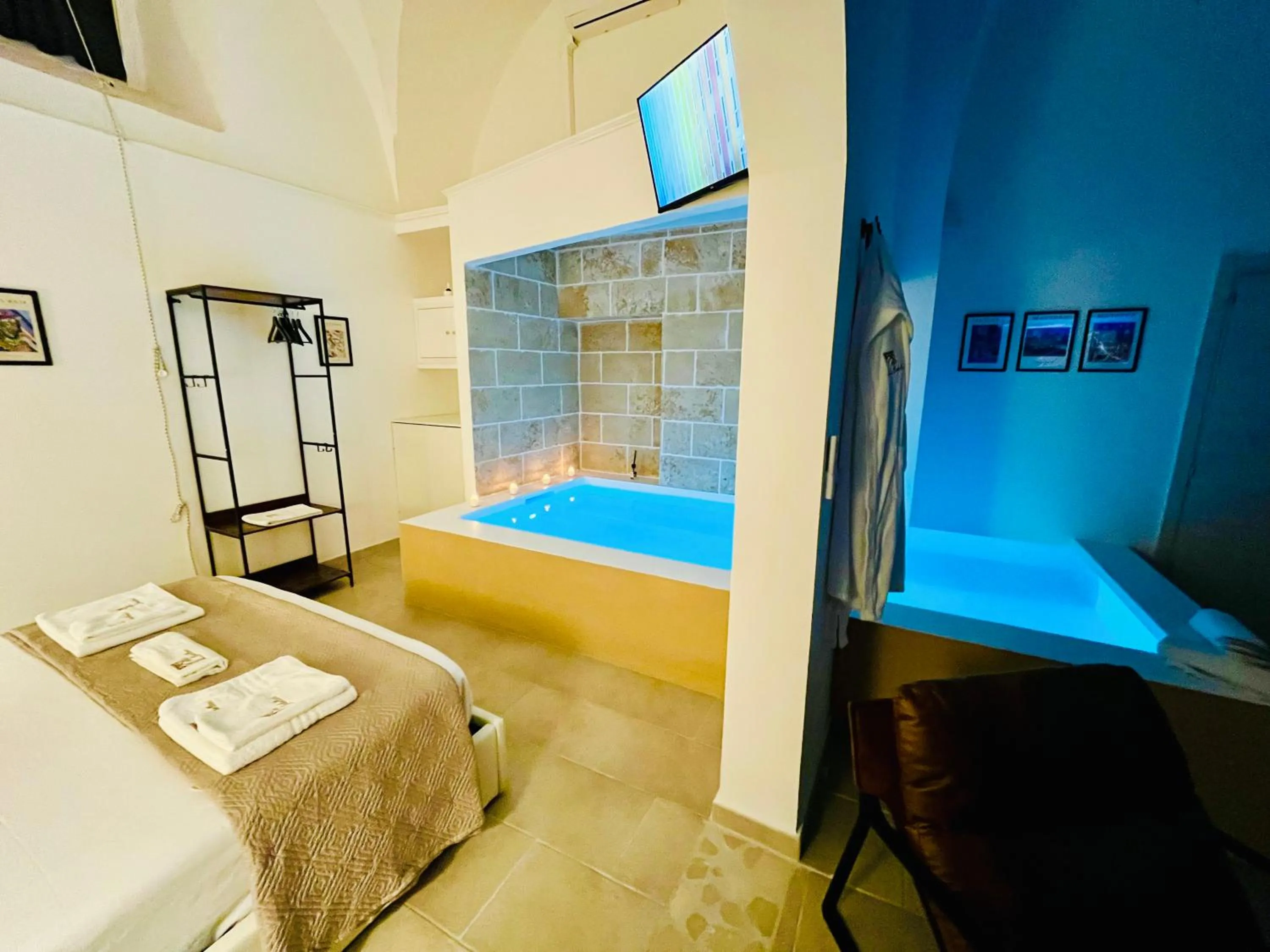 Swimming pool, Bed in Corte Gabellone - dimora storica