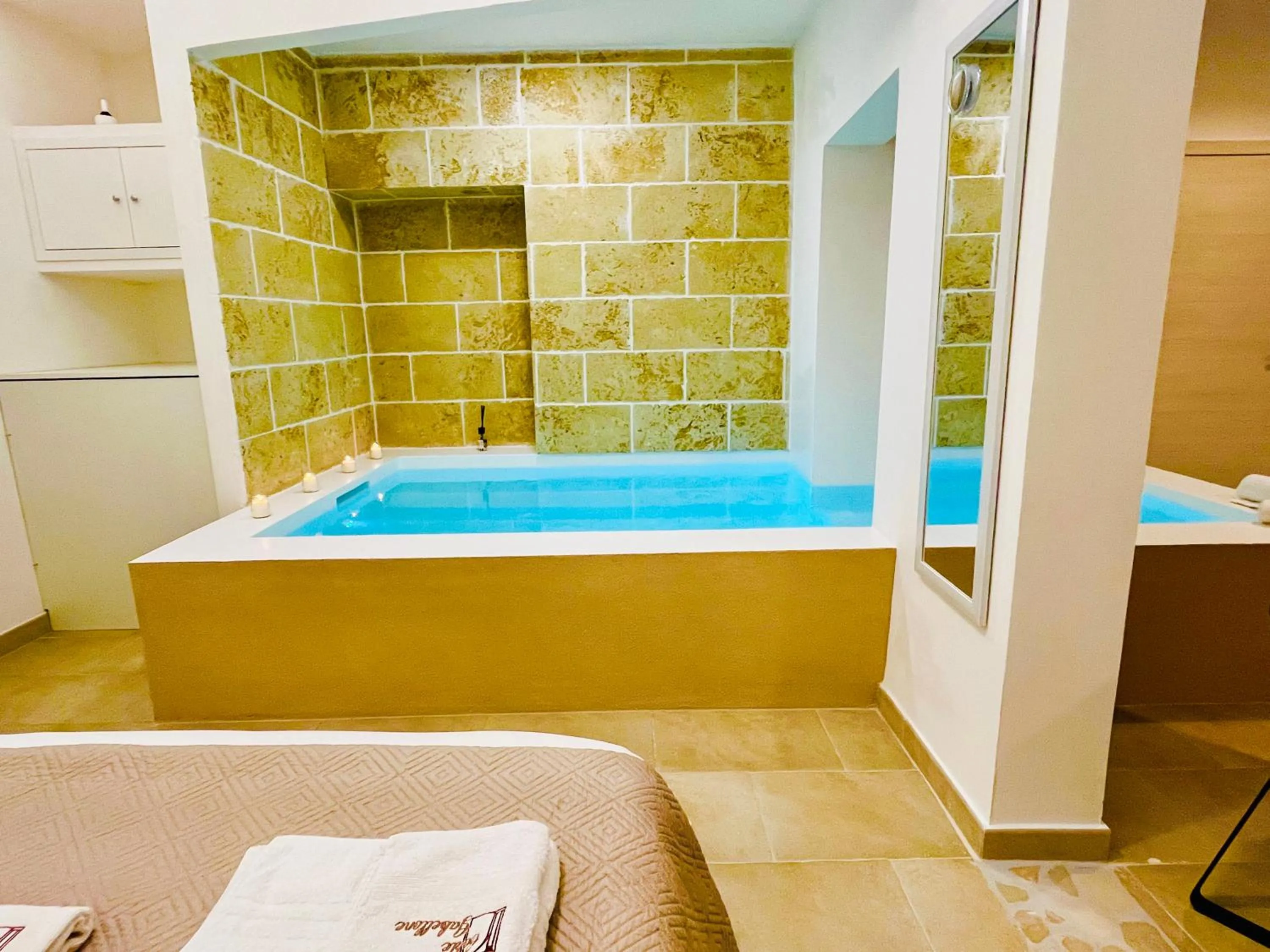 Swimming pool in Corte Gabellone - dimora storica