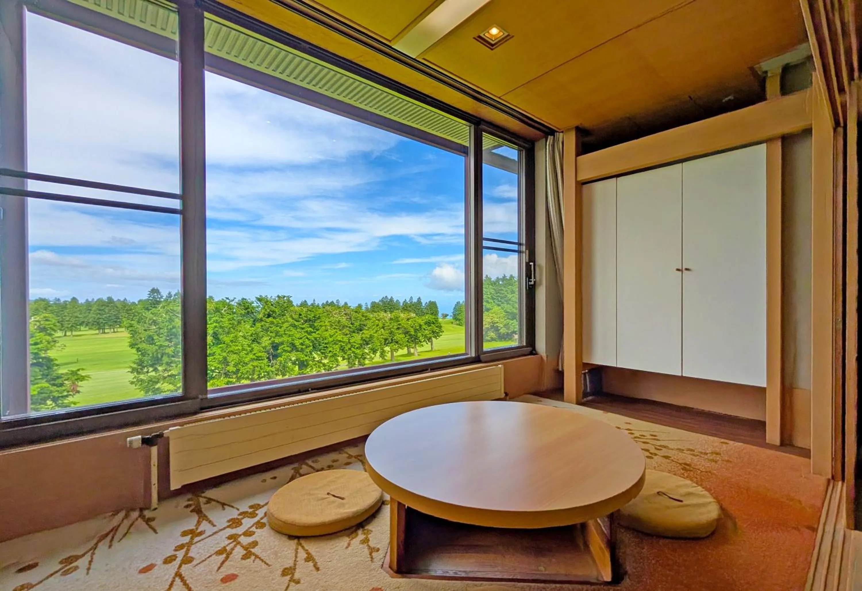 Photo of the whole room in Hakone Yunohana Prince Hotel