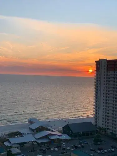 1717 Laketown Wharf 1 King Bedroom, 2 Bath 1717 Laketown Wharf 1 King Bedroom, 2 Bath