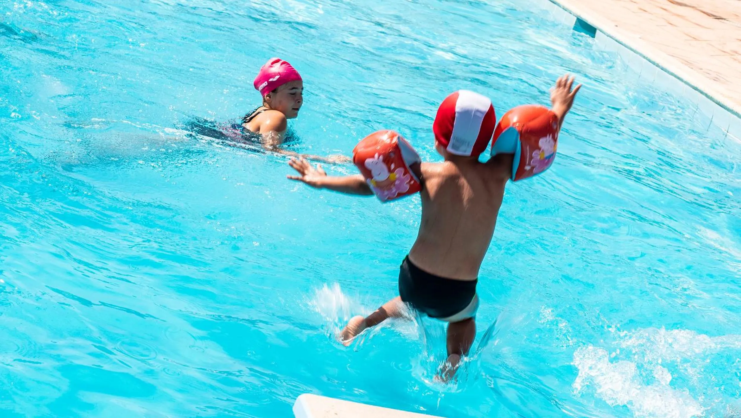 Swimming pool in Hotel Vega Perugia