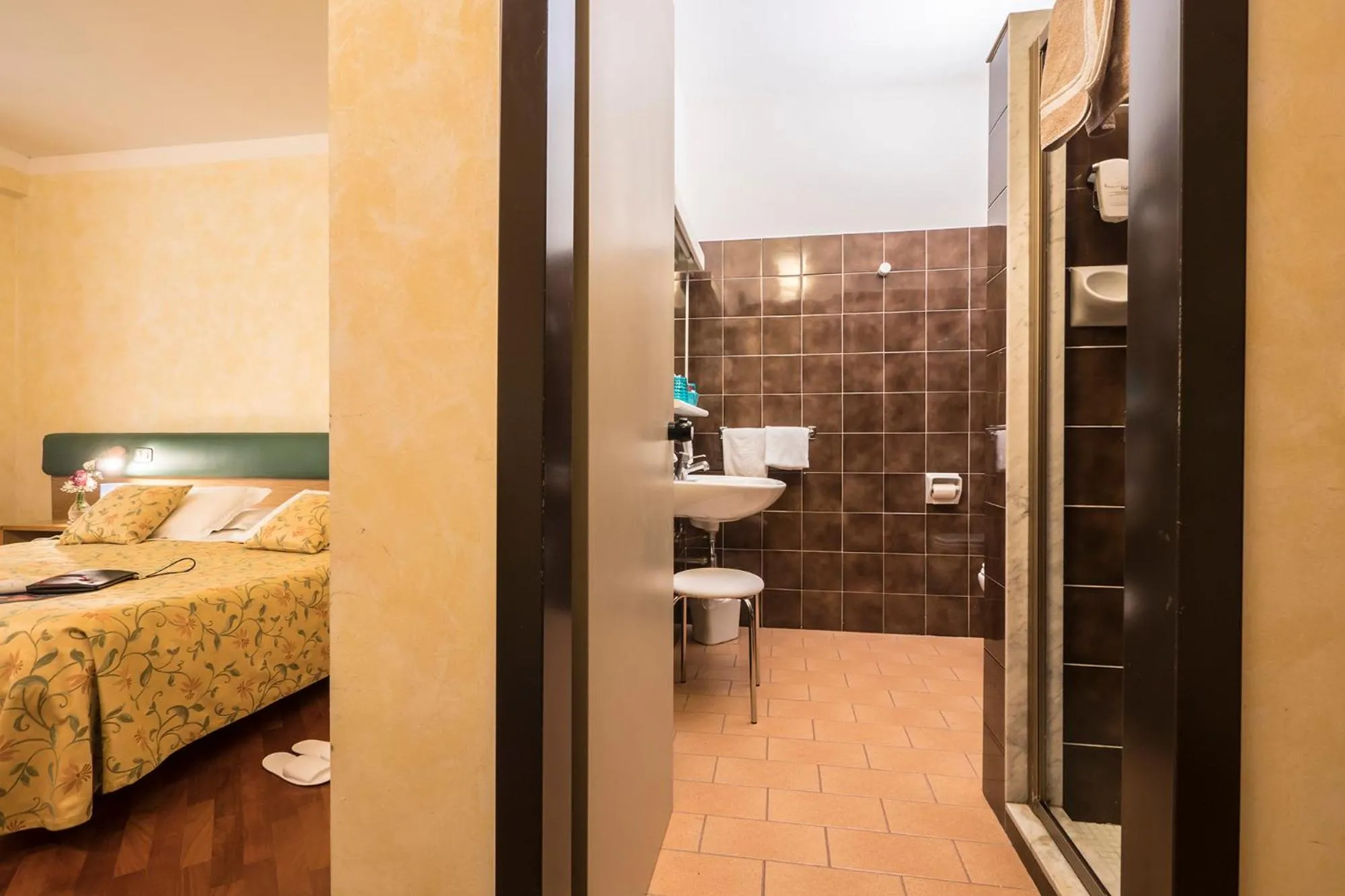Bathroom, Bed in Hotel Vega Perugia