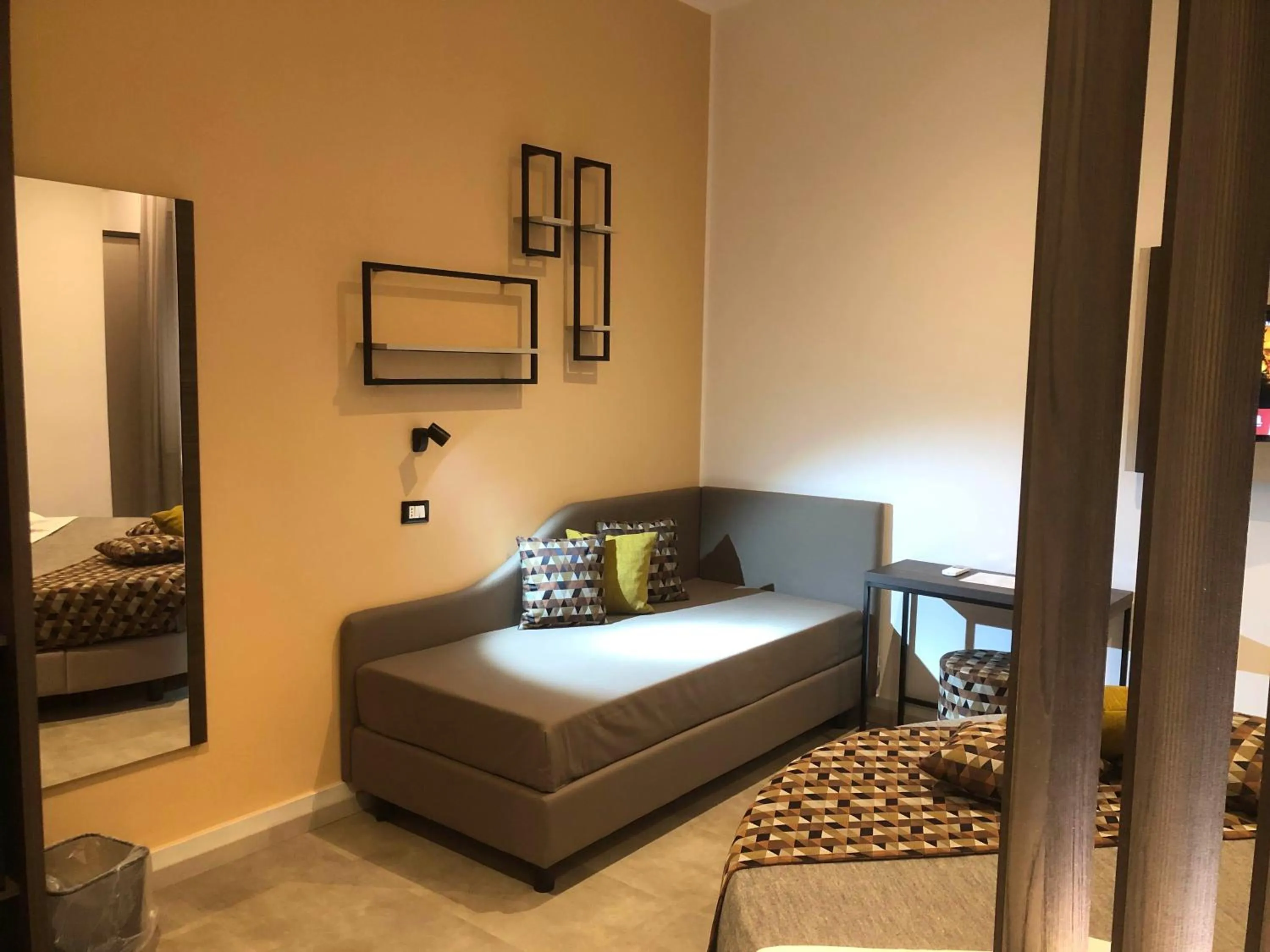 Living room, Bed in Hotel Tonic