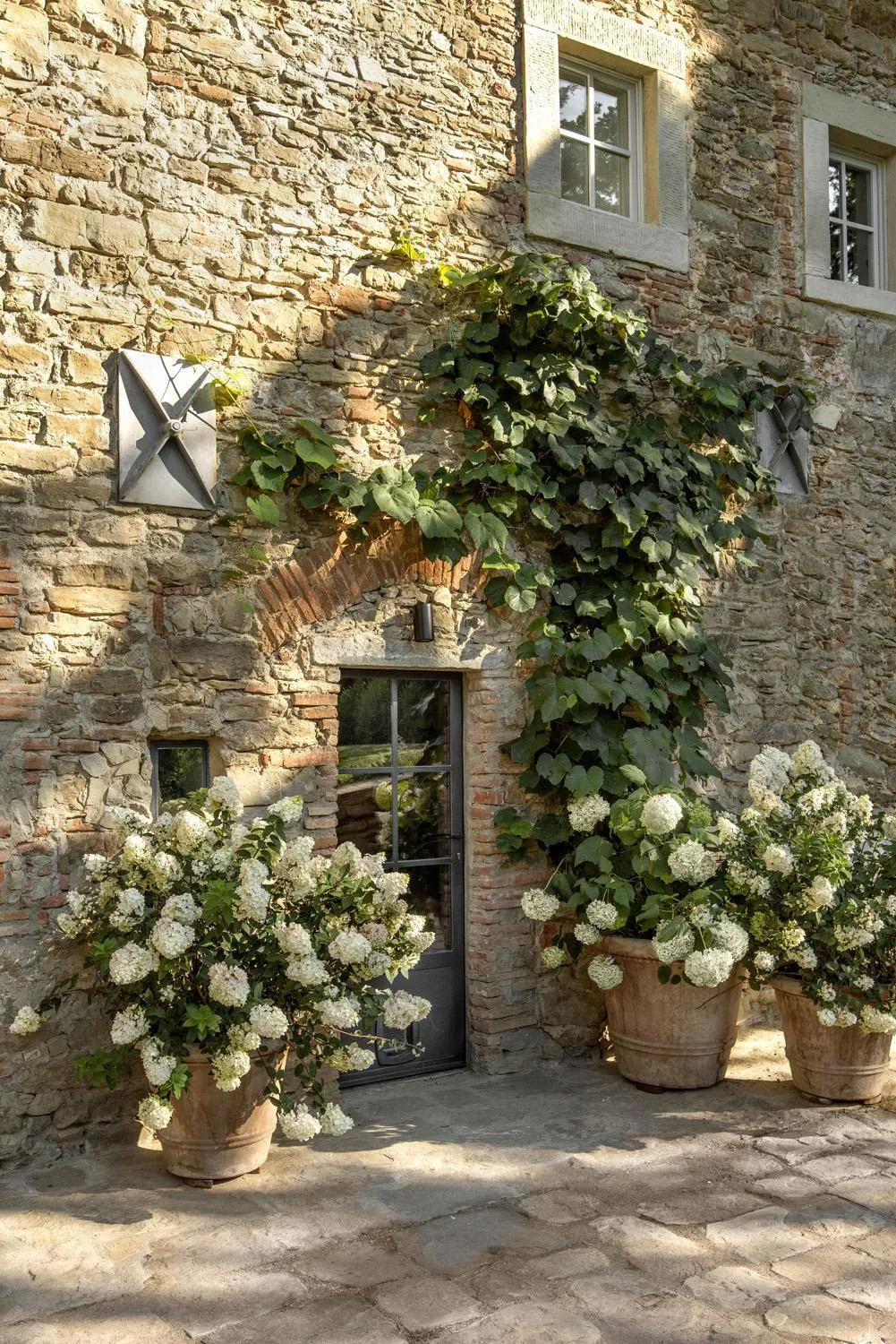 Property building in Badia di Pomaio