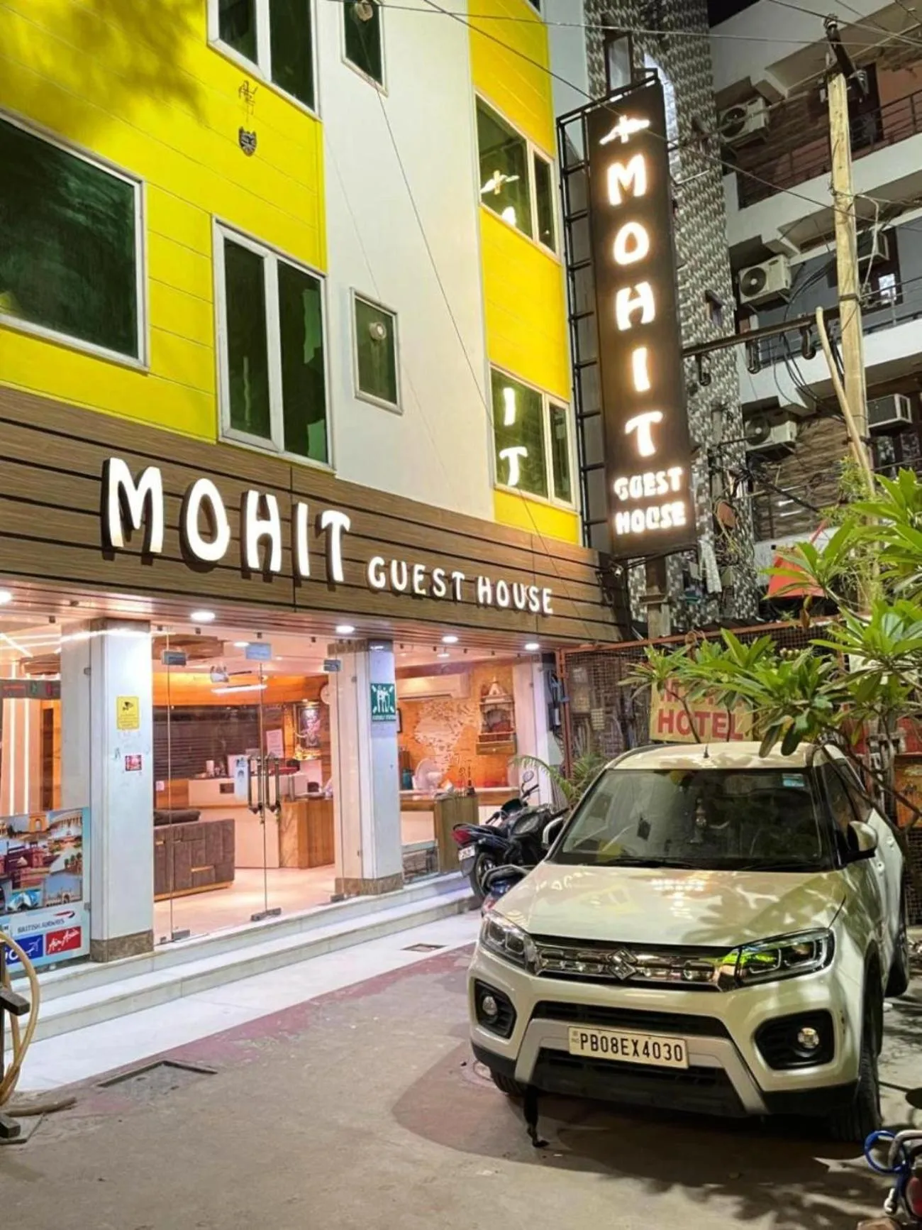 Property building in The Hotel Mohit -5 Minutes Walk From New Delhi Railway Station - Paharganj
