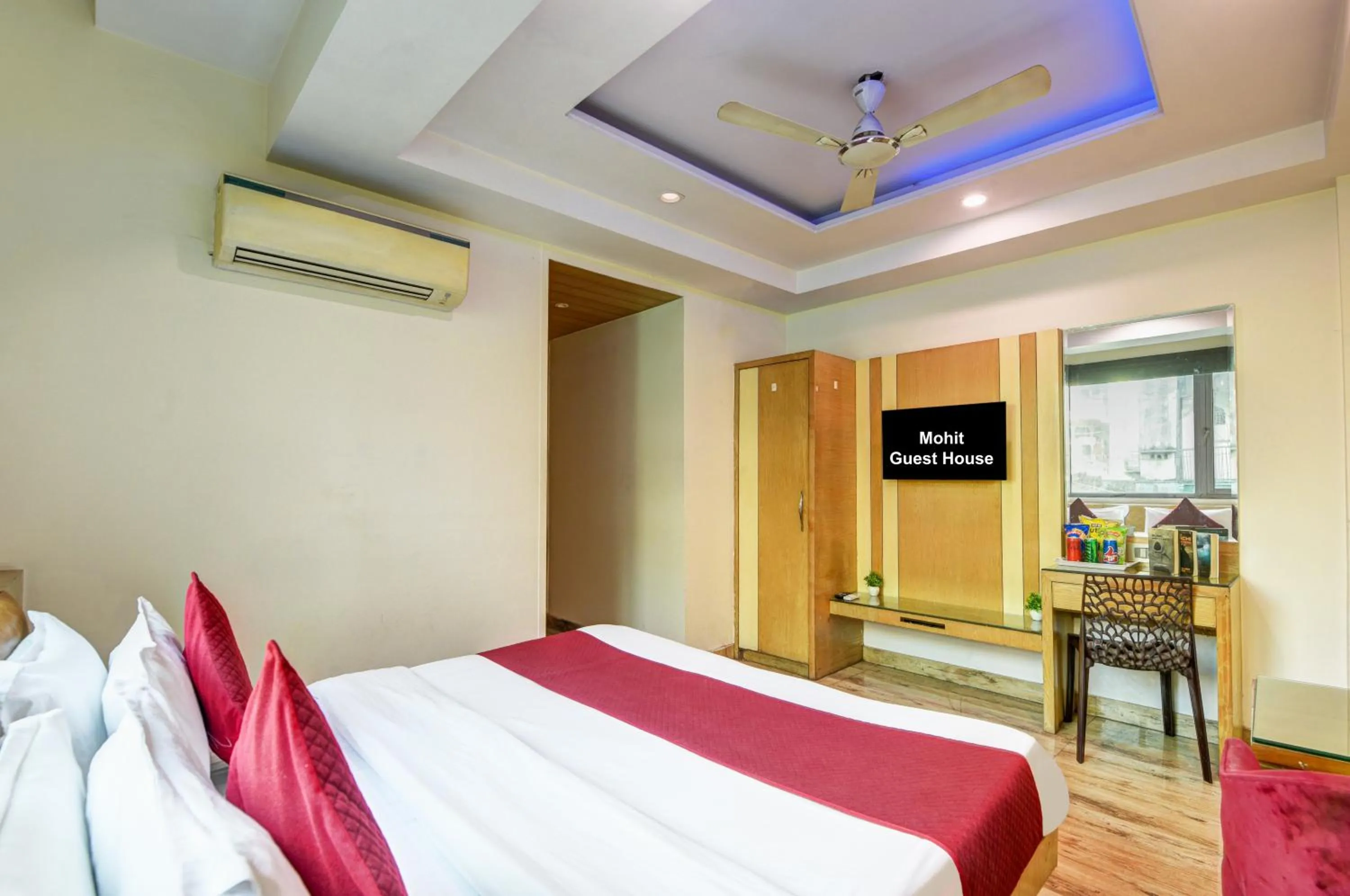 Bedroom, Bed in The Hotel Mohit -5 Minutes Walk From New Delhi Railway Station - Paharganj