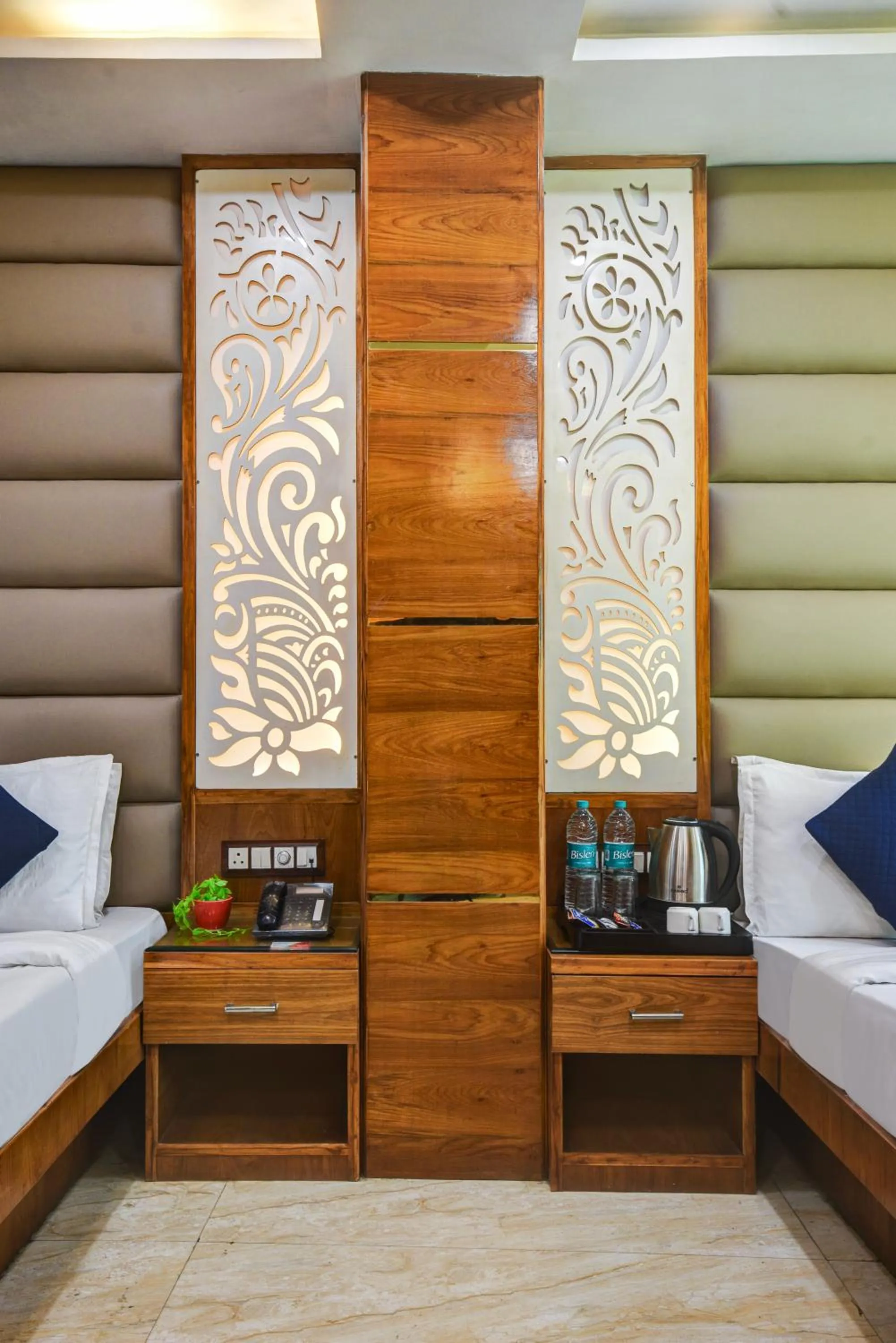 room service, Bed in The Hotel Mohit -5 Minutes Walk From New Delhi Railway Station - Paharganj