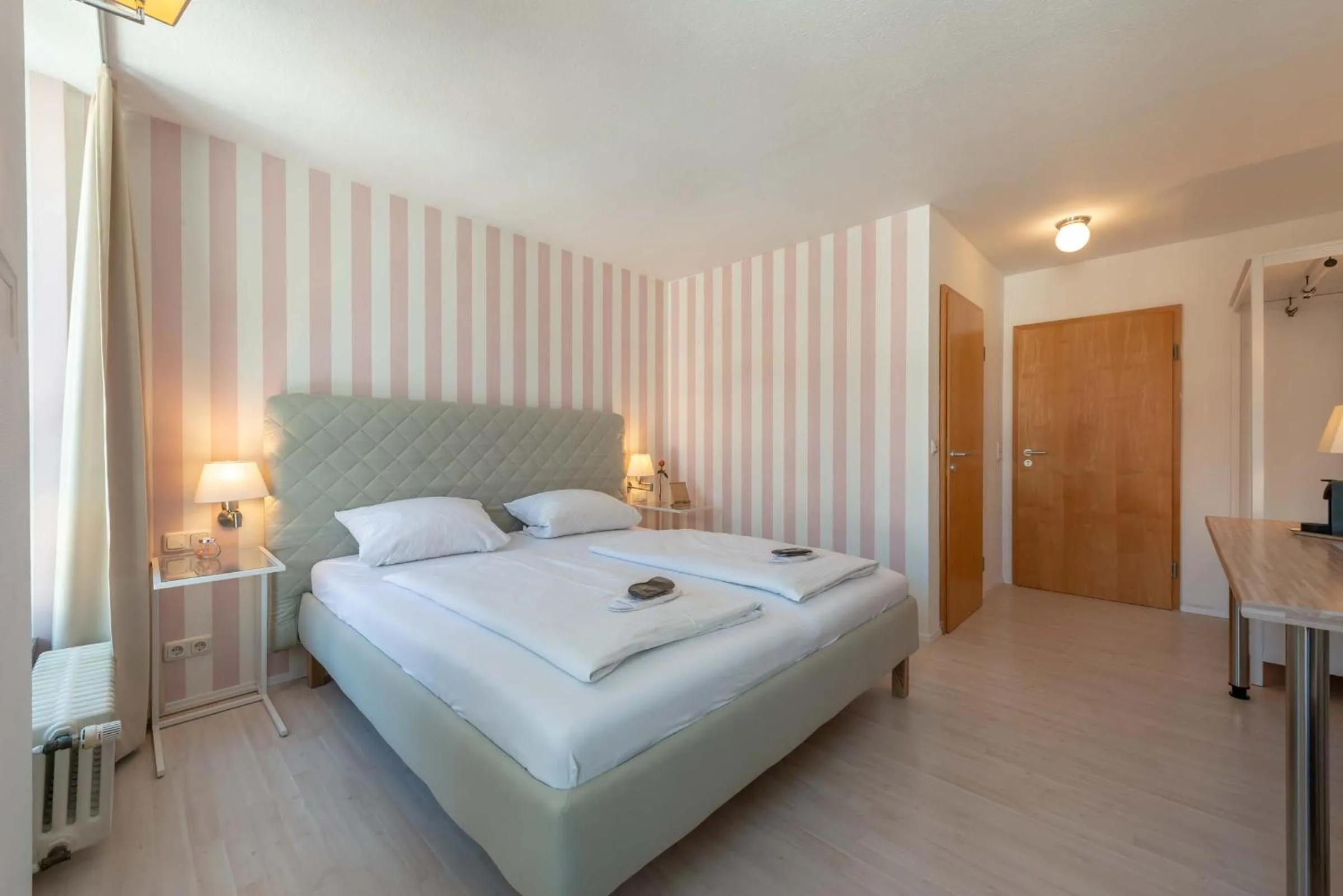 Photo of the whole room, Bed in Hotel Am Dom