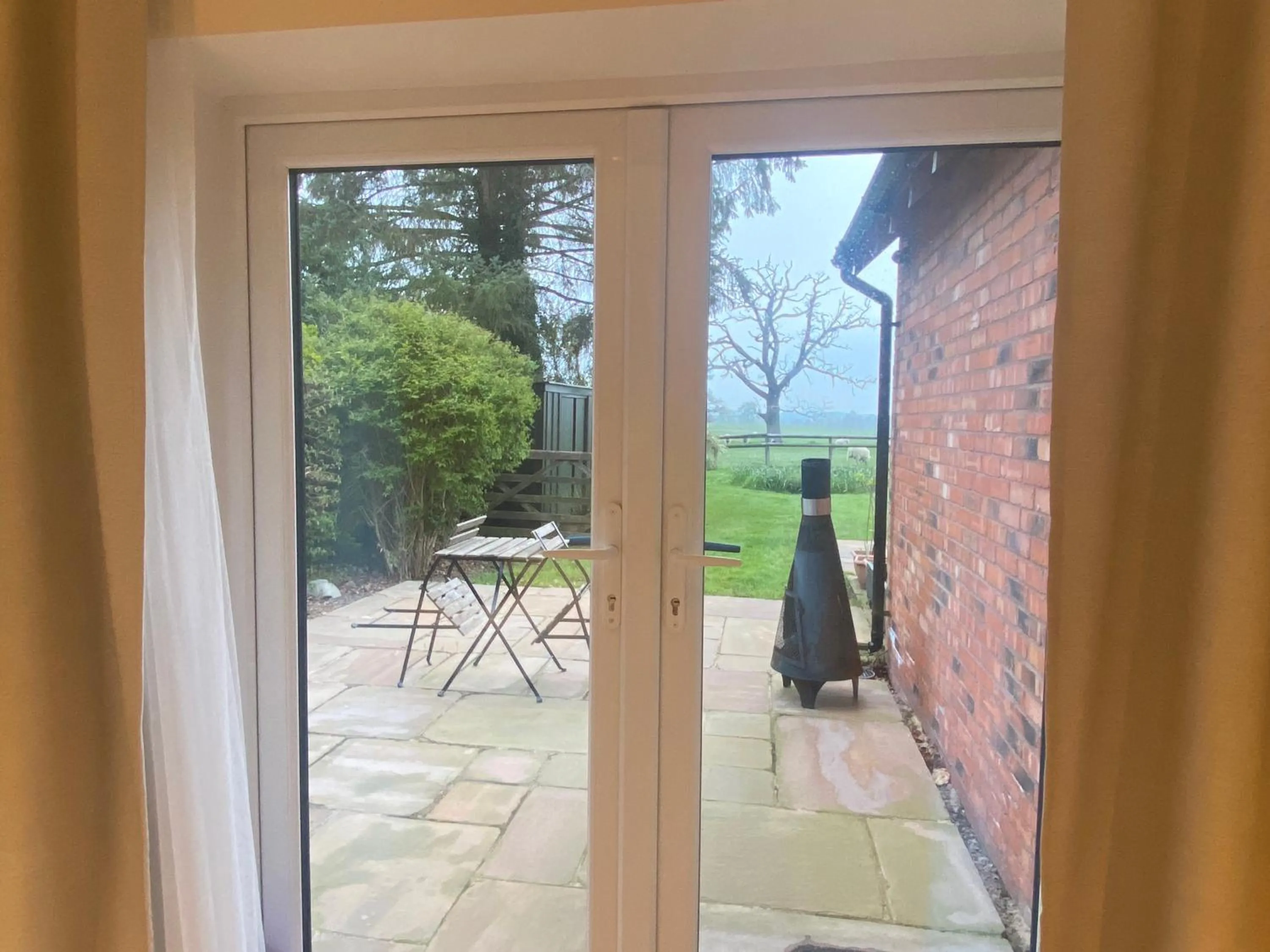 Patio in Private Entry Double bedroom with beautiful views!