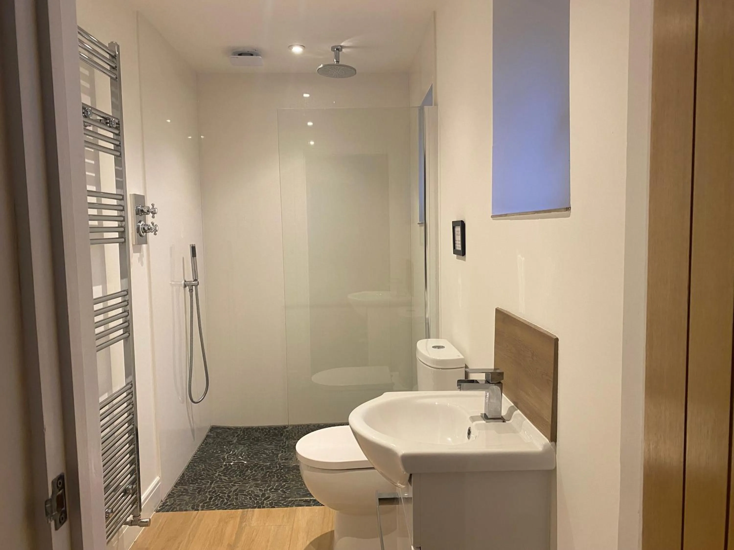 Private Entry Double bedroom with beautiful views!