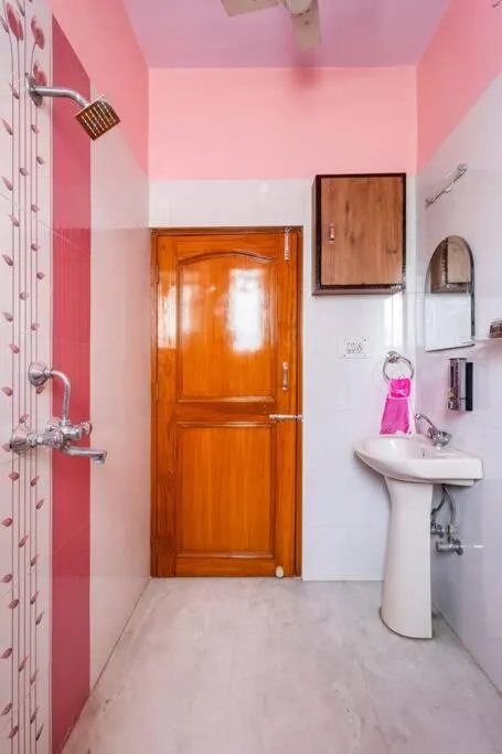 Shower in Padmalayabnb