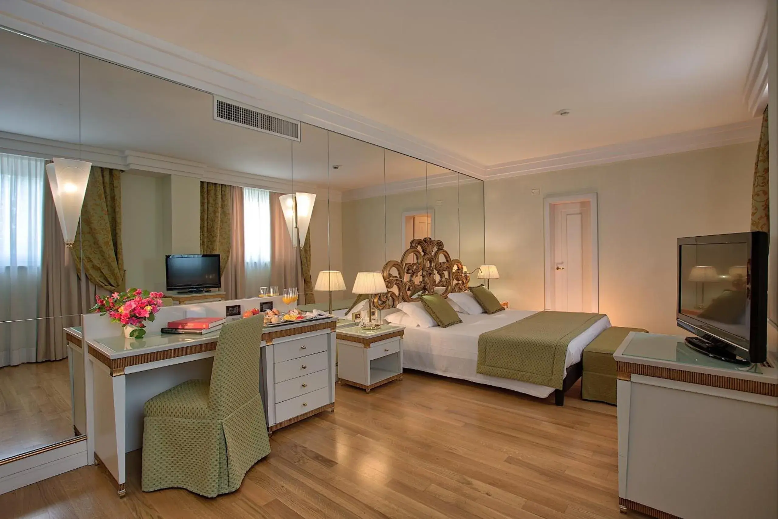 Photo of the whole room, Bed in Park Hotel Junior Photo of the whole room, Bed in Park Hotel Junior