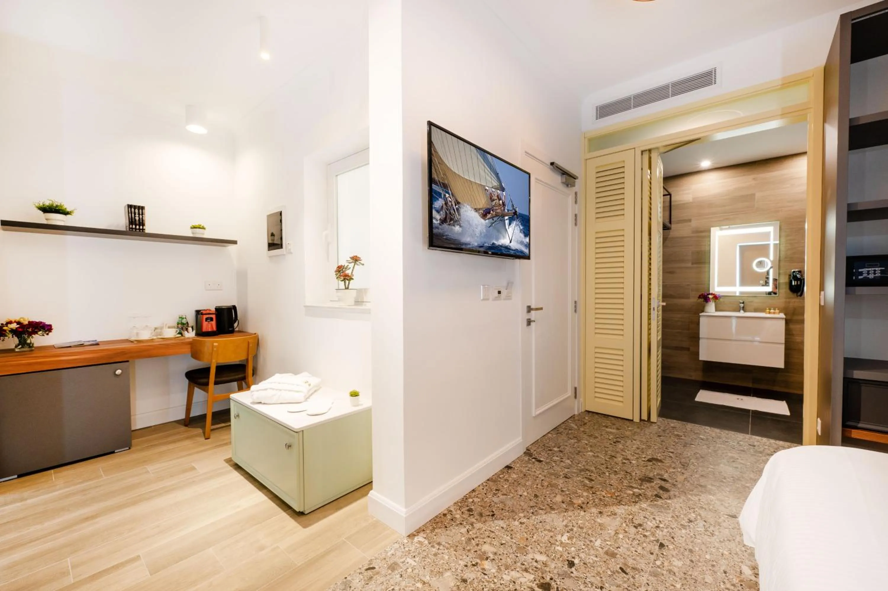 TV and multimedia in Battistini Boutique Living and Spa, Victoria, Gozo